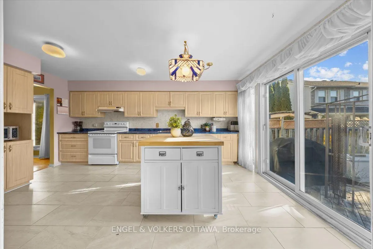 1678 Des Perdrix Crescent