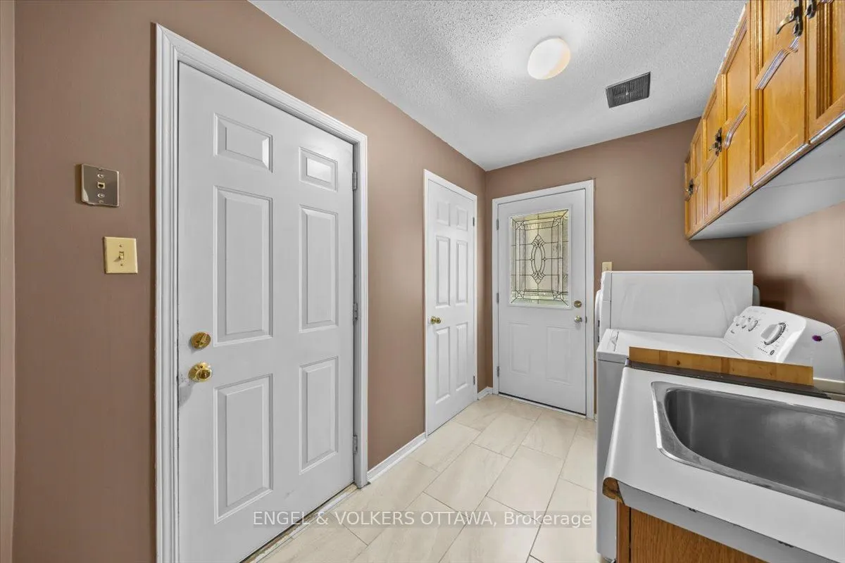 1678 Des Perdrix Crescent