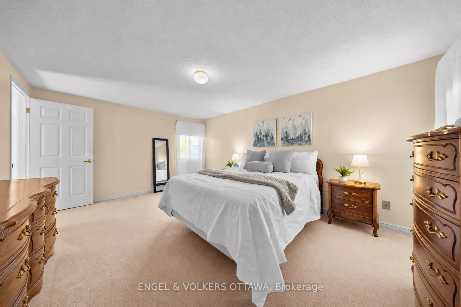 1678 Des Perdrix Crescent