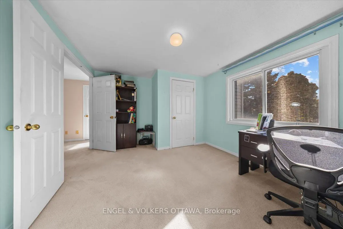 1678 Des Perdrix Crescent