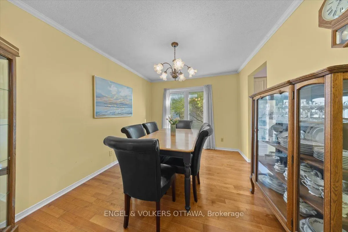 1678 Des Perdrix Crescent