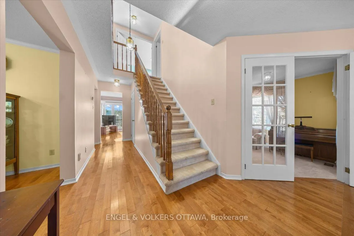 1678 Des Perdrix Crescent