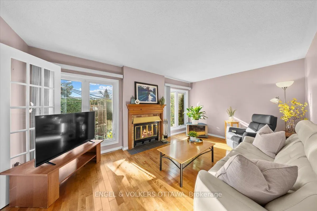 1678 Des Perdrix Crescent