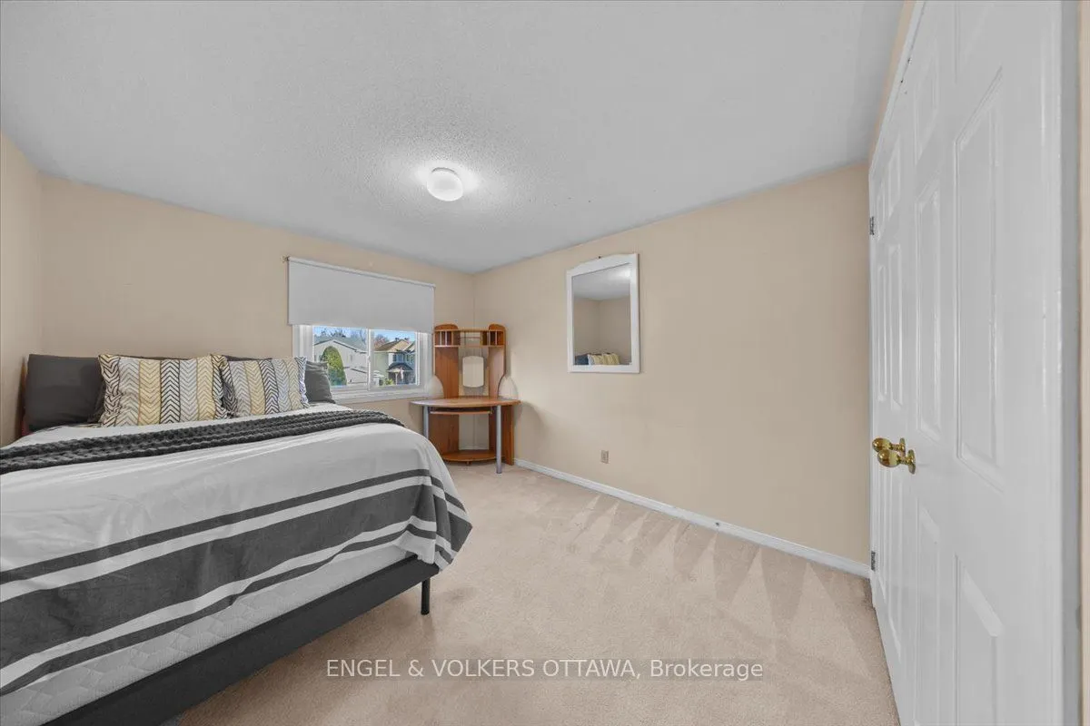 1678 Des Perdrix Crescent