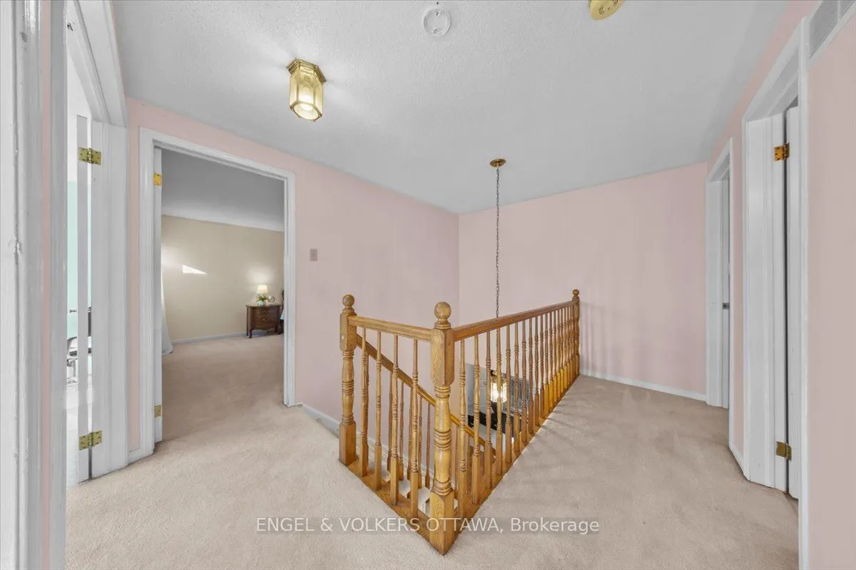 1678 Des Perdrix Crescent