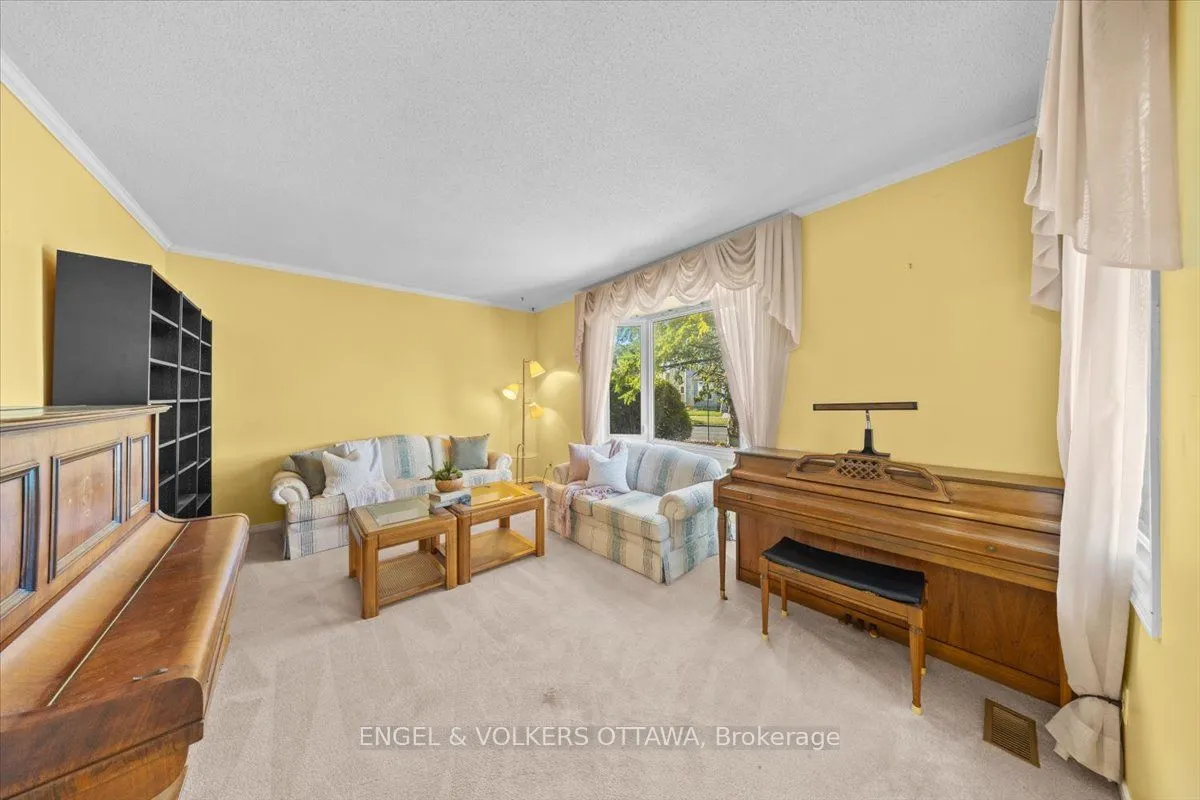 1678 Des Perdrix Crescent