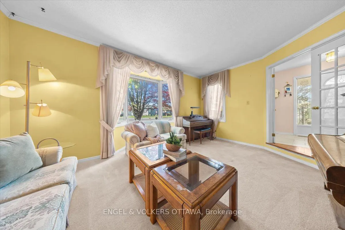 1678 Des Perdrix Crescent