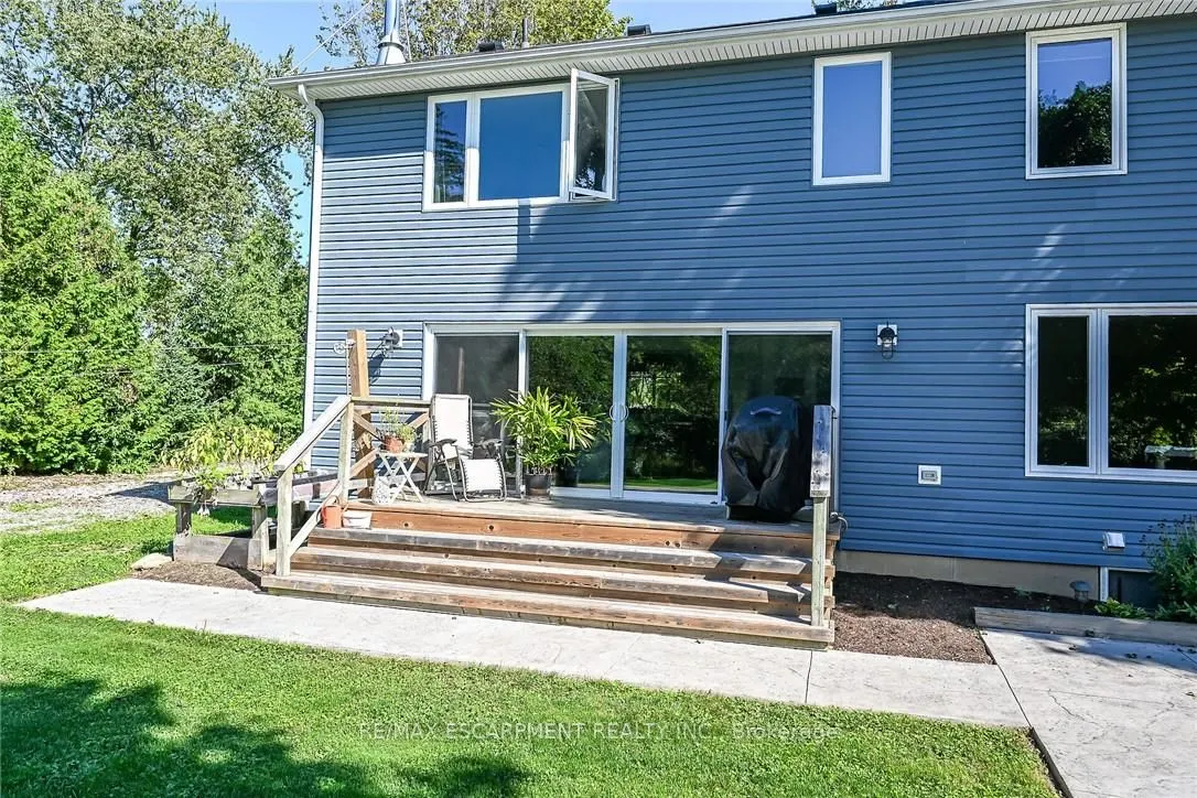 8105 Leeming Road