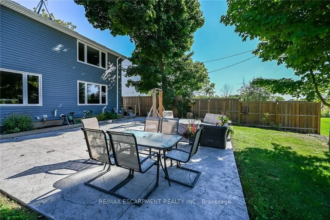 8105 Leeming Road