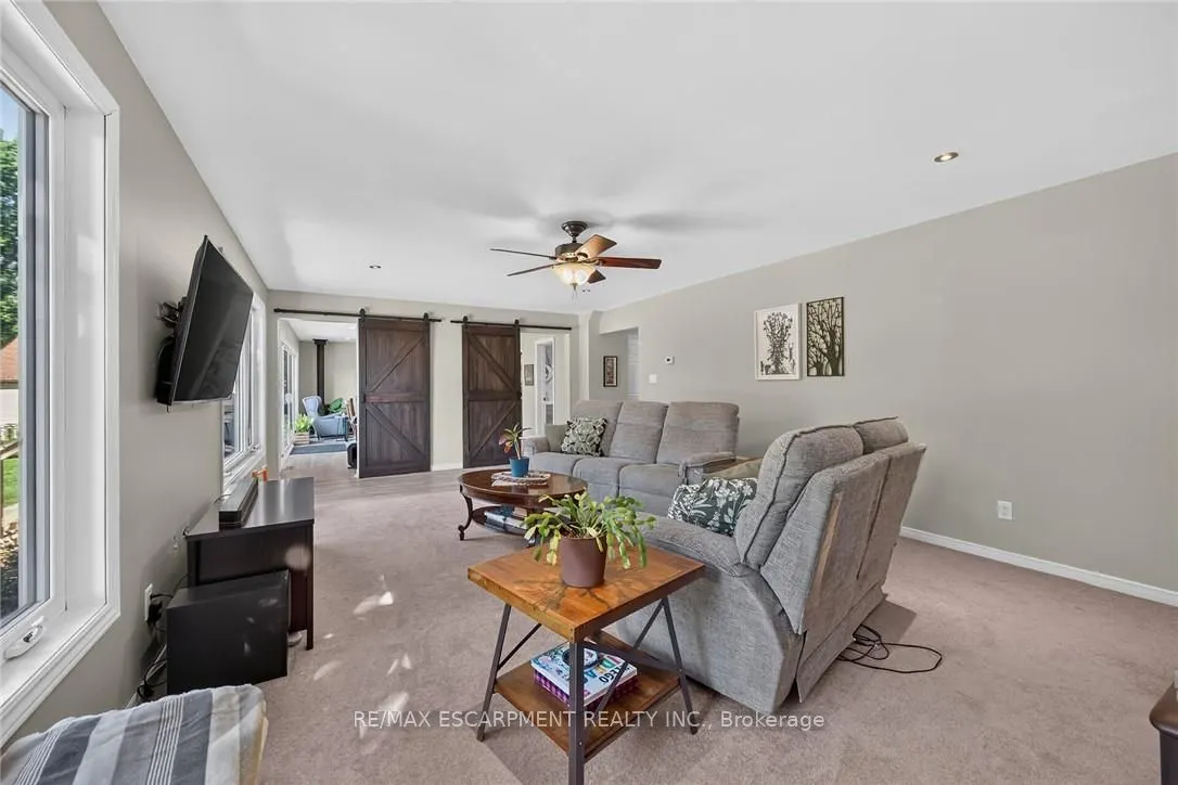 8105 Leeming Road