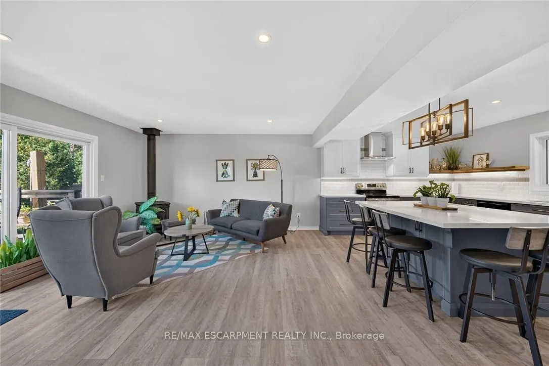 8105 Leeming Road