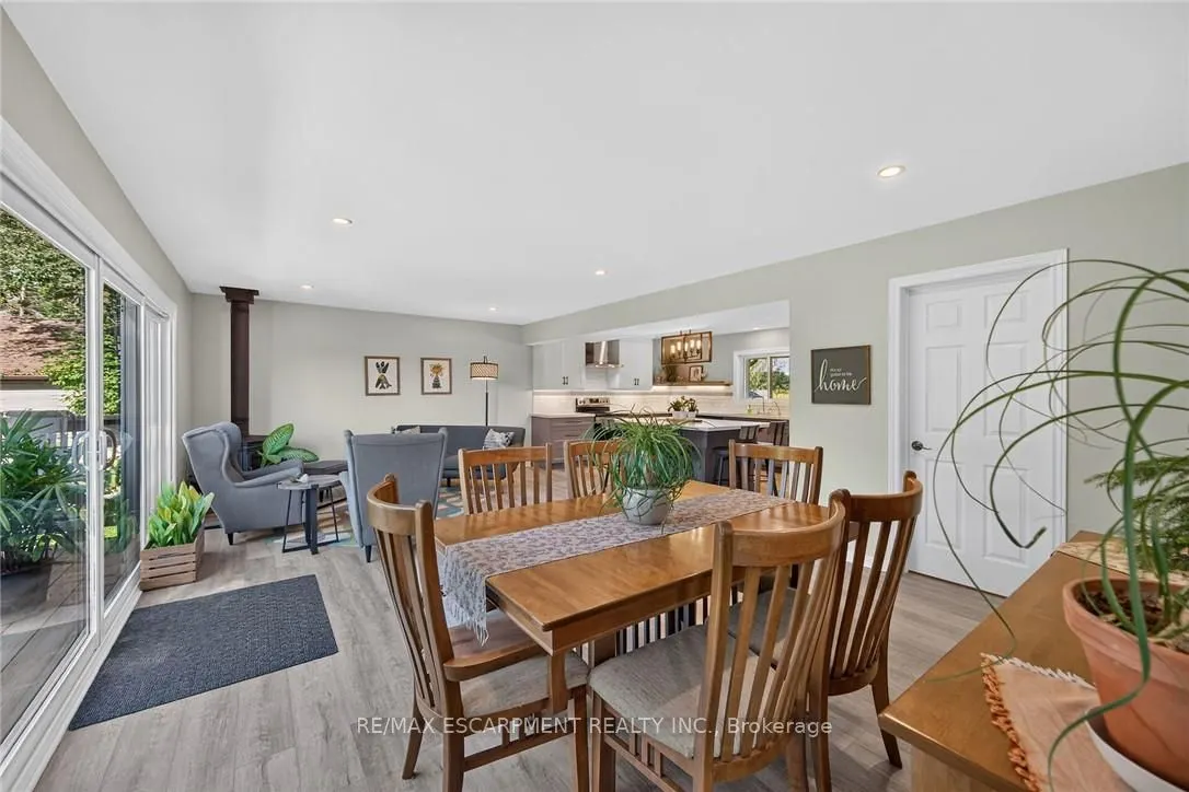 8105 Leeming Road