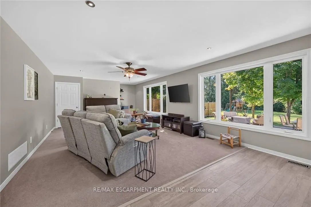8105 Leeming Road