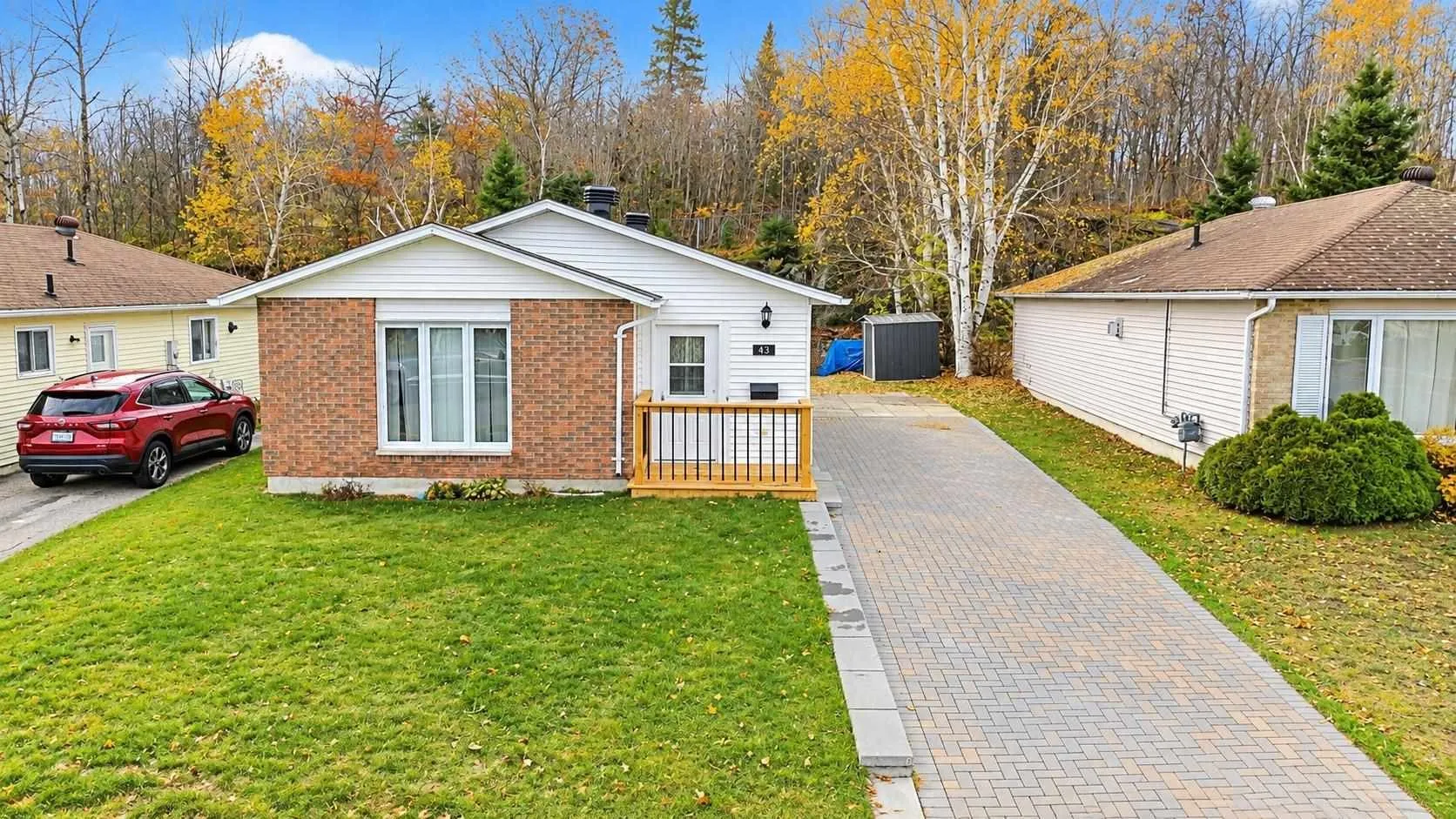 43 McLaren Crescent