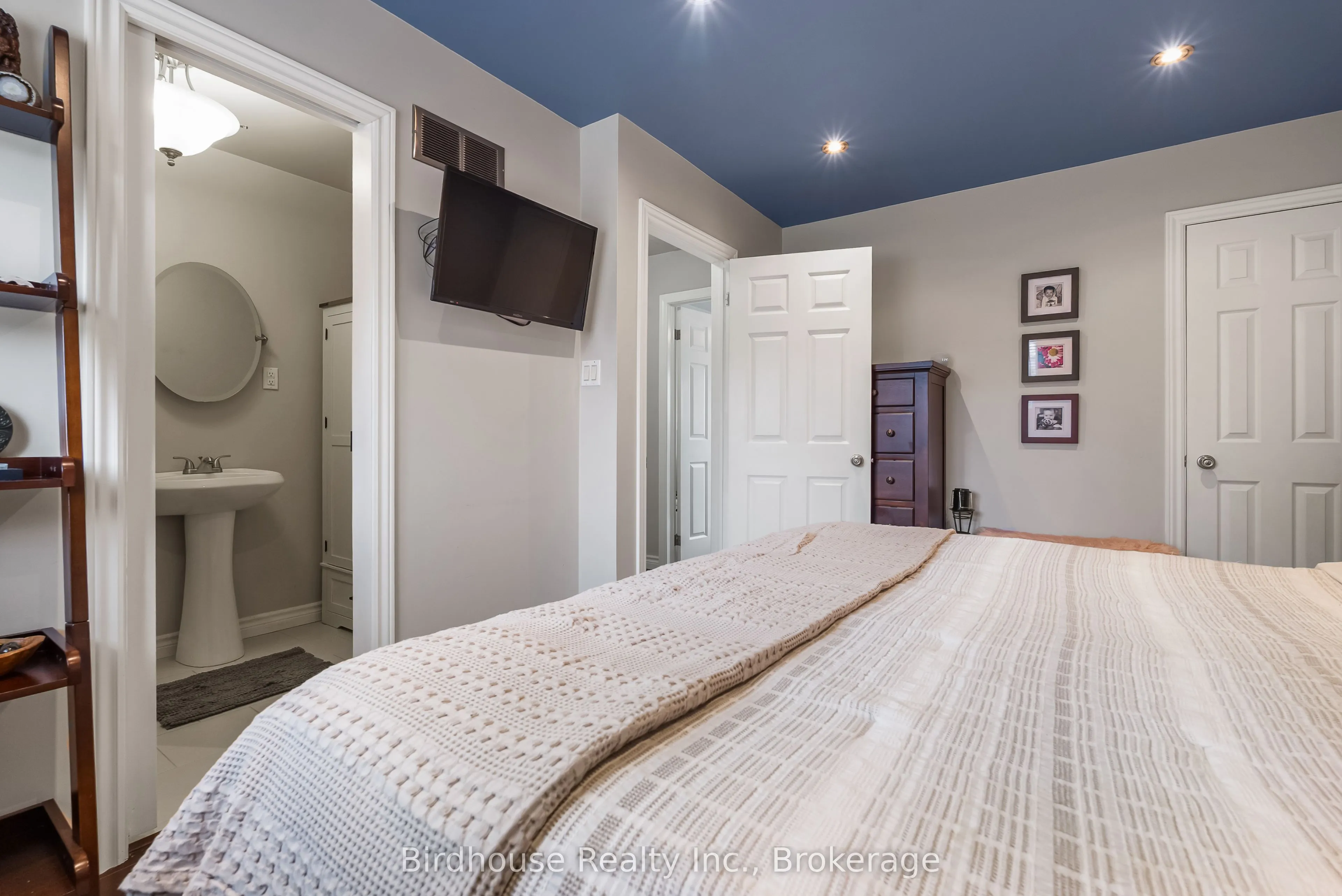 205 Lakeshore Drive