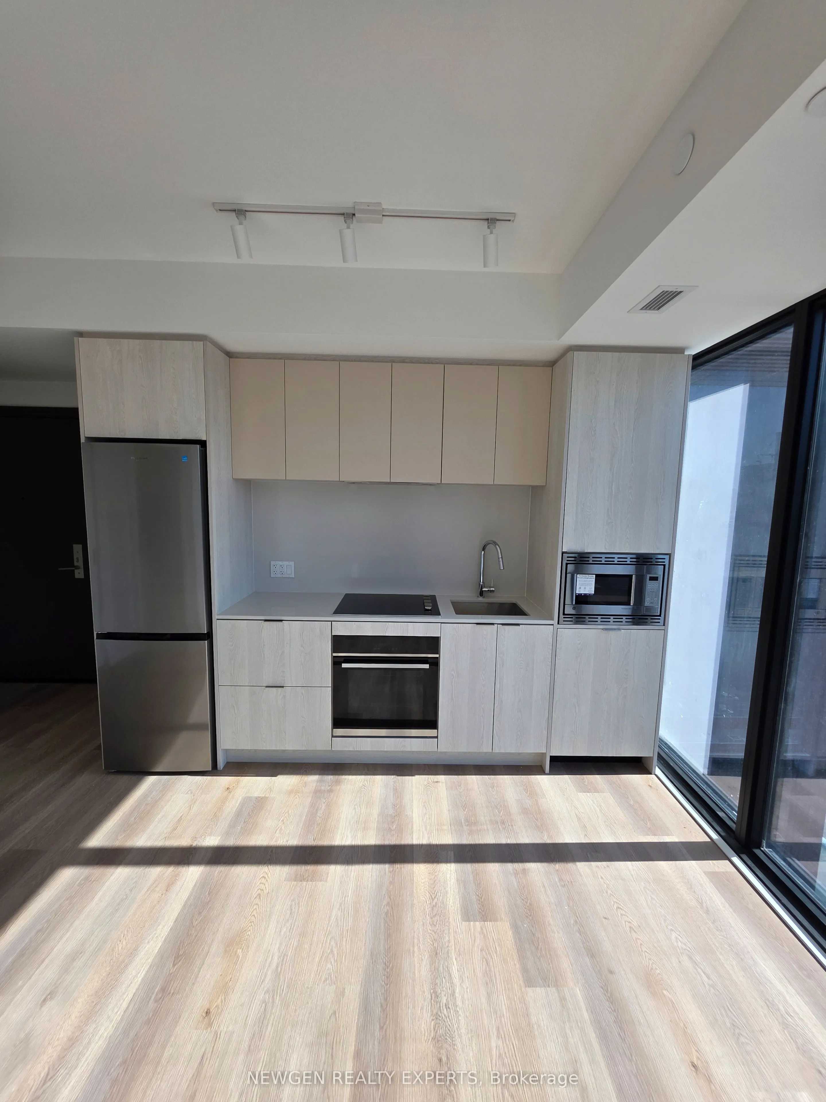 91 John Street N #1606