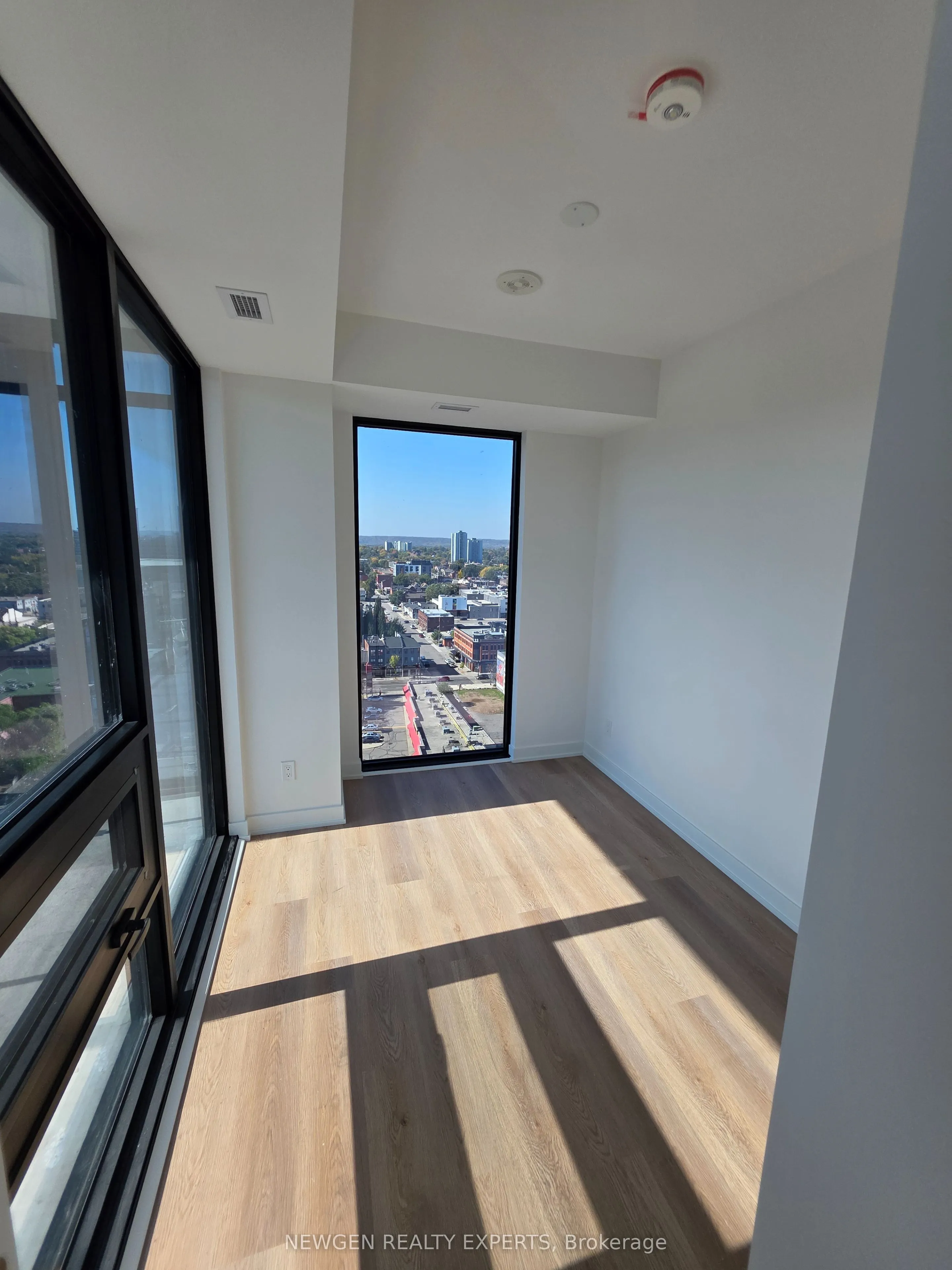 91 John Street N #1606