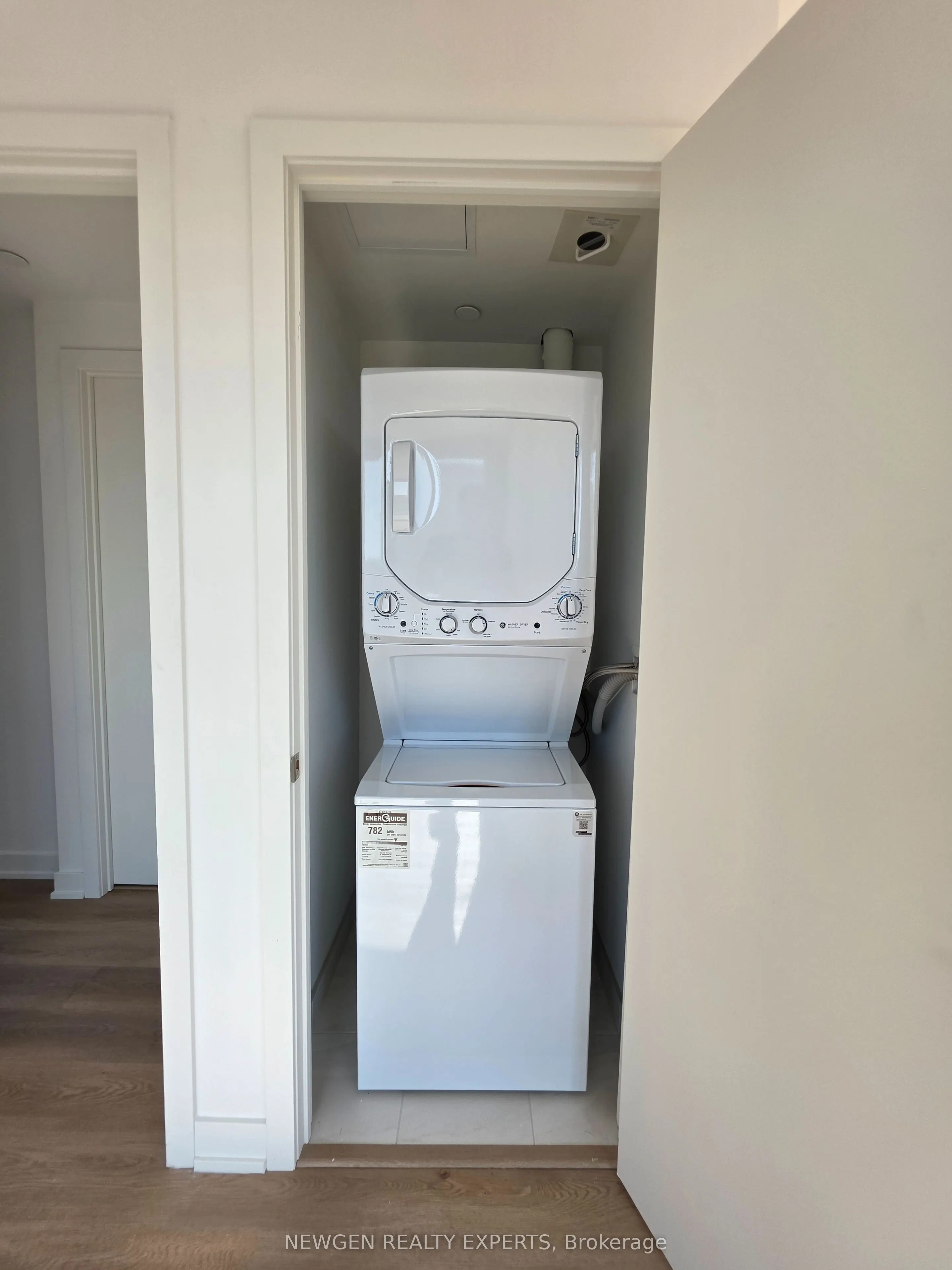 91 John Street N #1606