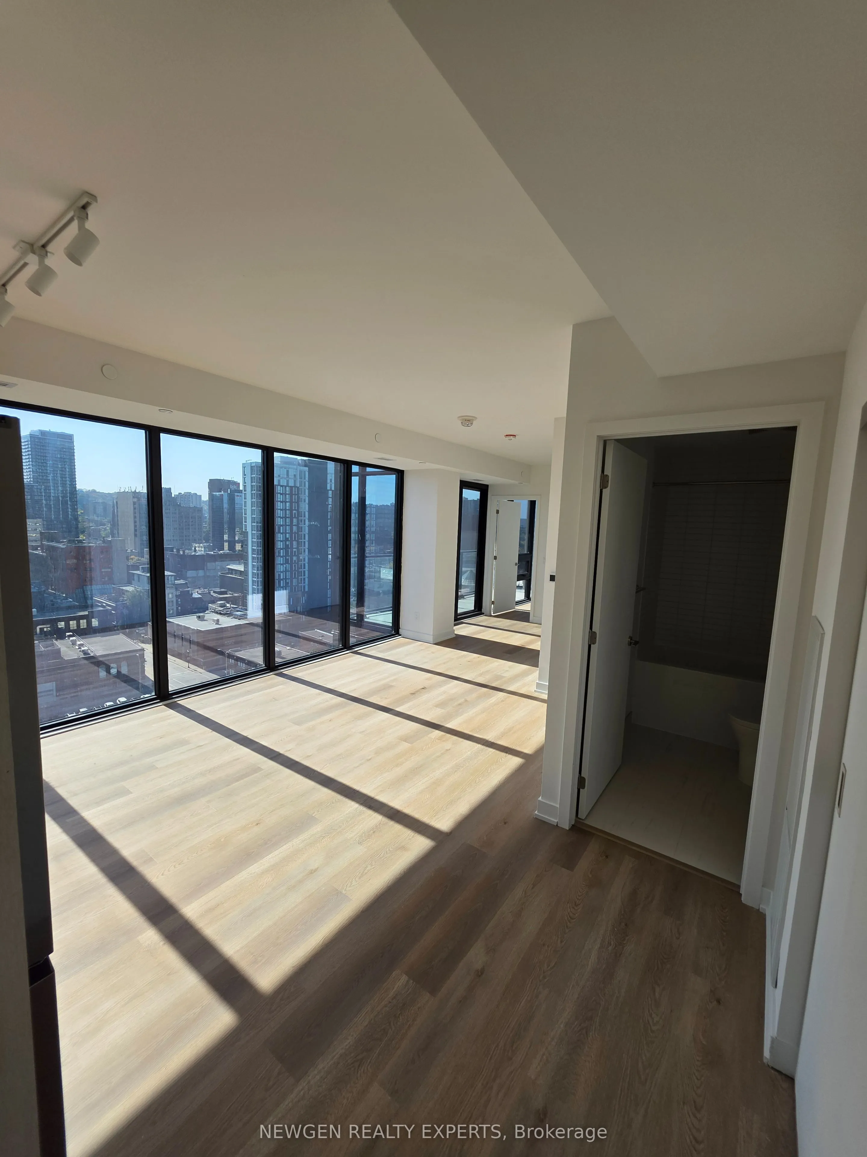 91 John Street N #1606
