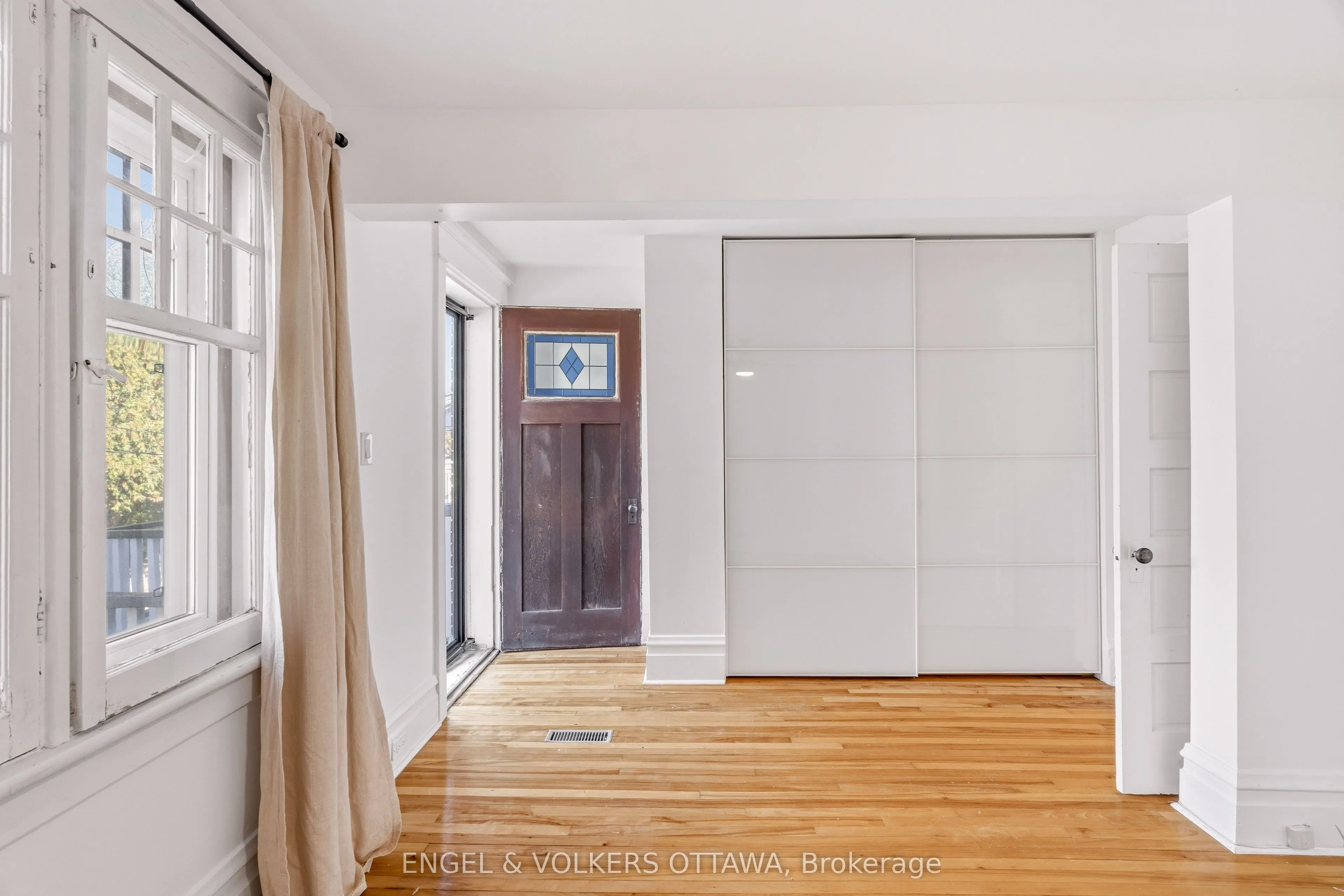 12 CLAREY Avenue