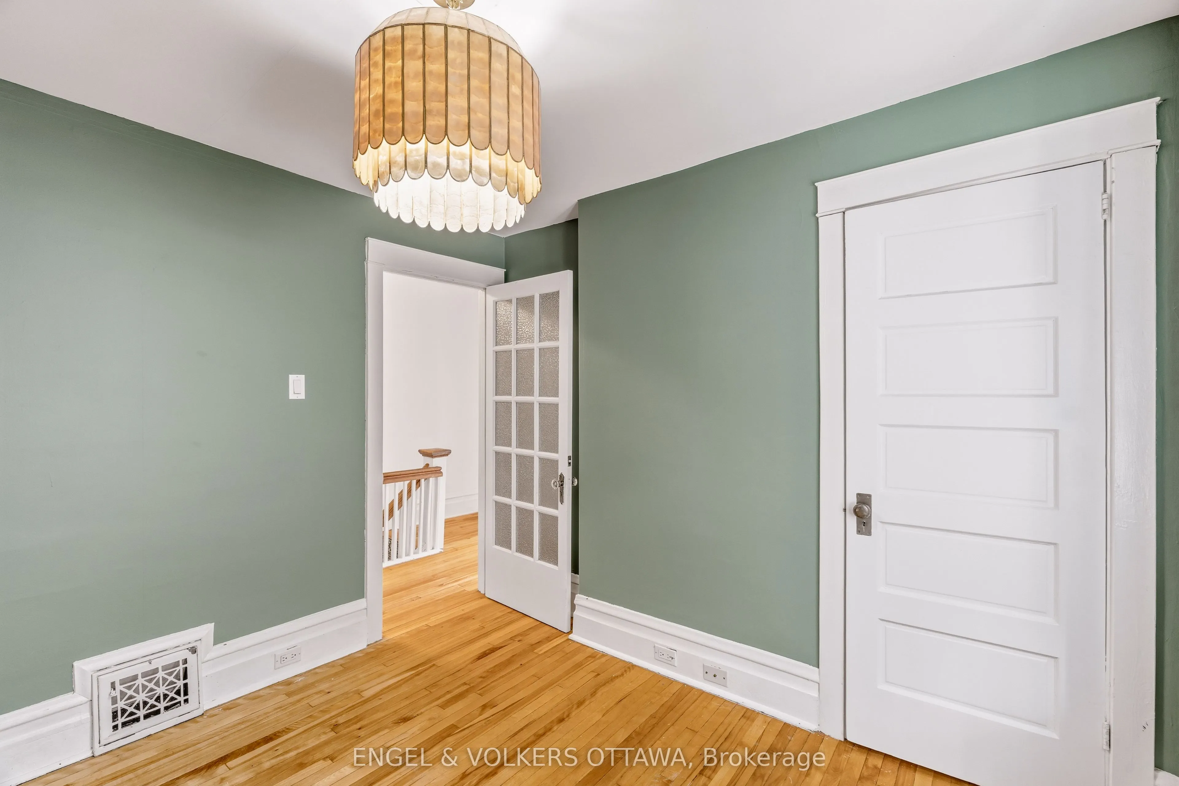 12 CLAREY Avenue
