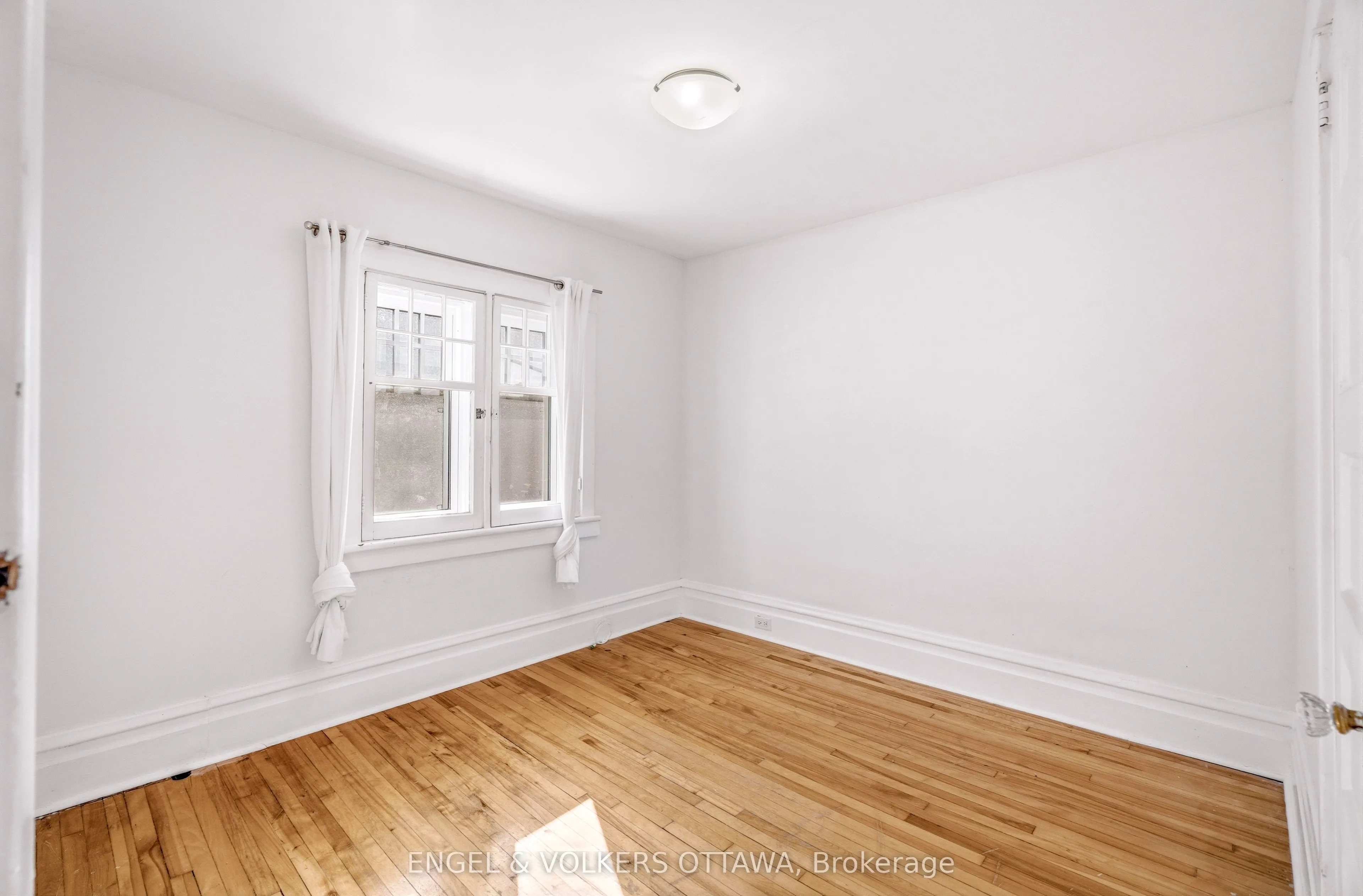 12 CLAREY Avenue