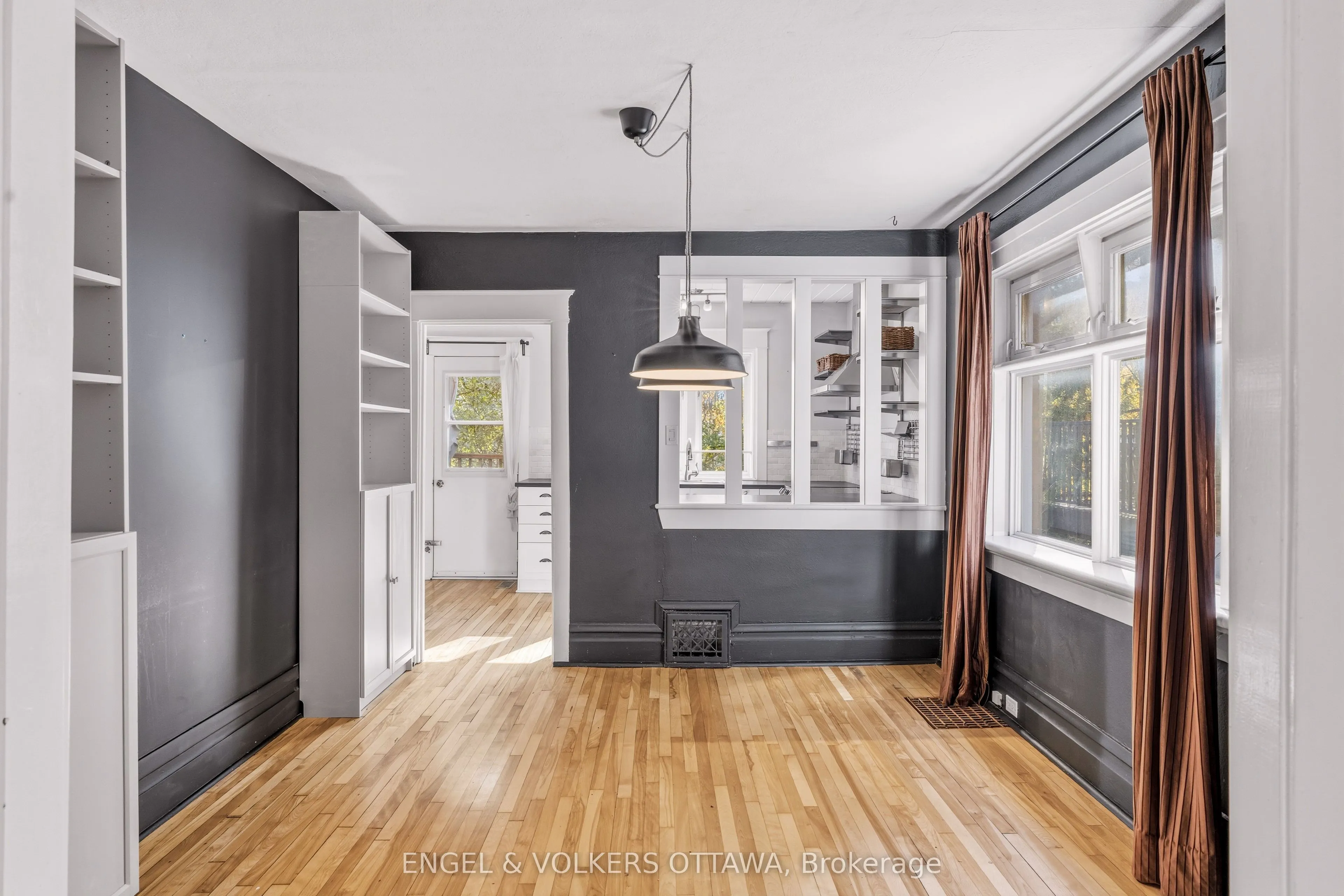 12 CLAREY Avenue