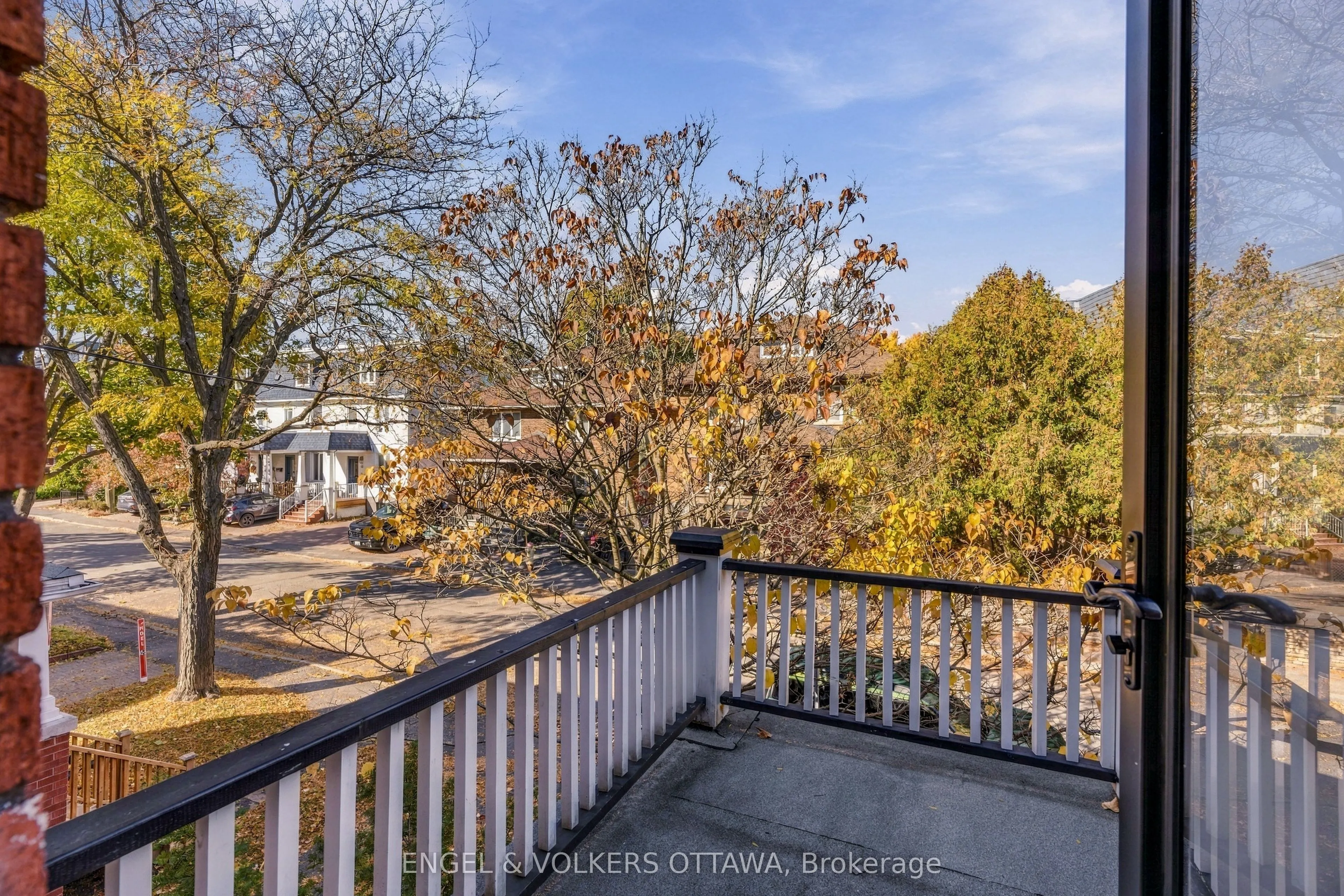12 CLAREY Avenue
