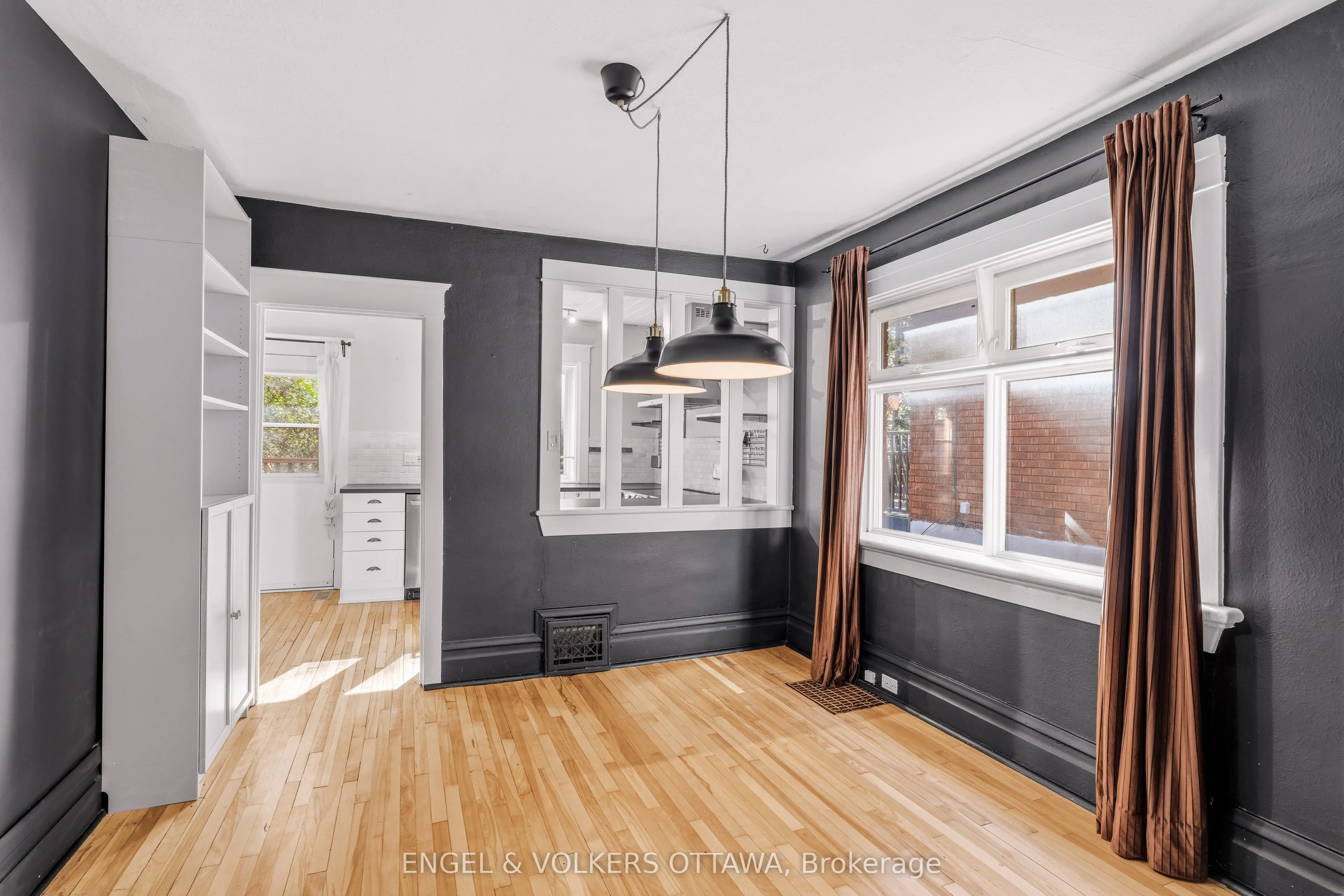 12 CLAREY Avenue