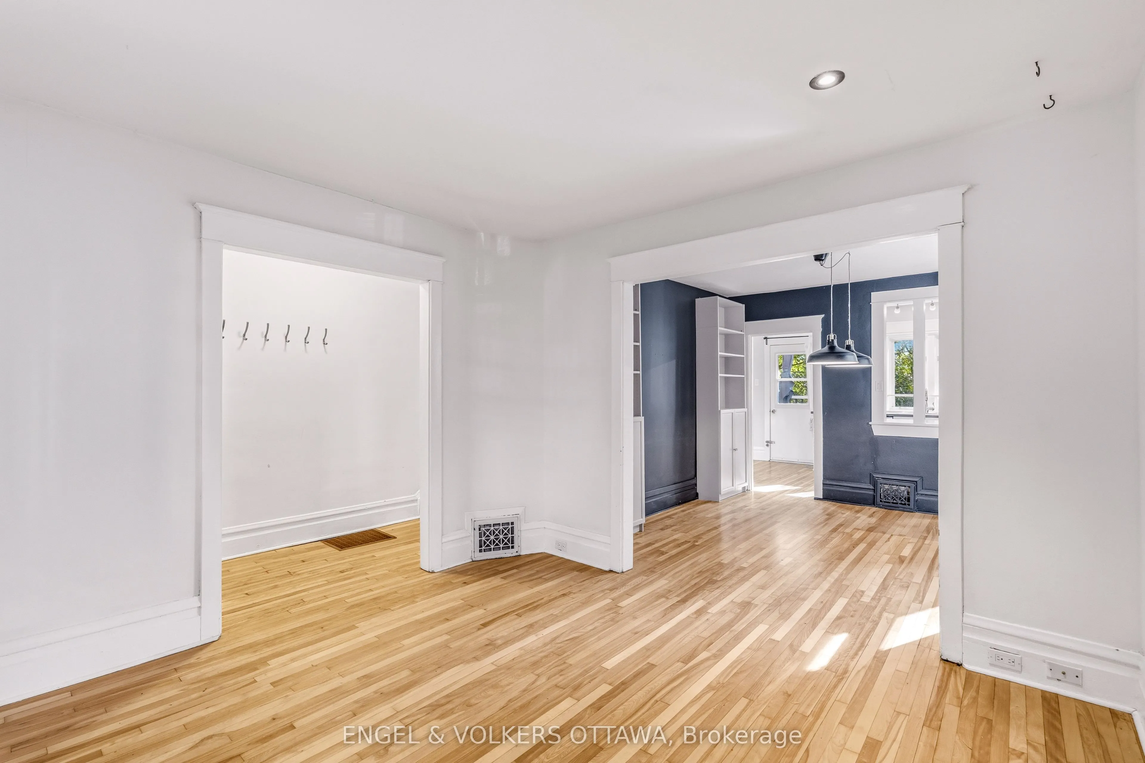 12 CLAREY Avenue