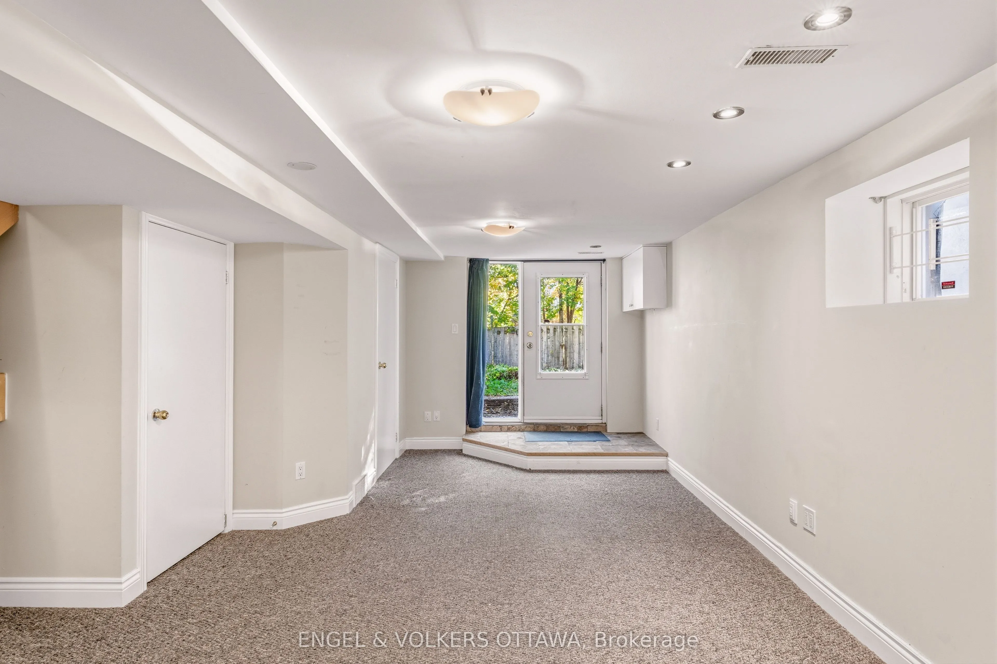 12 CLAREY Avenue