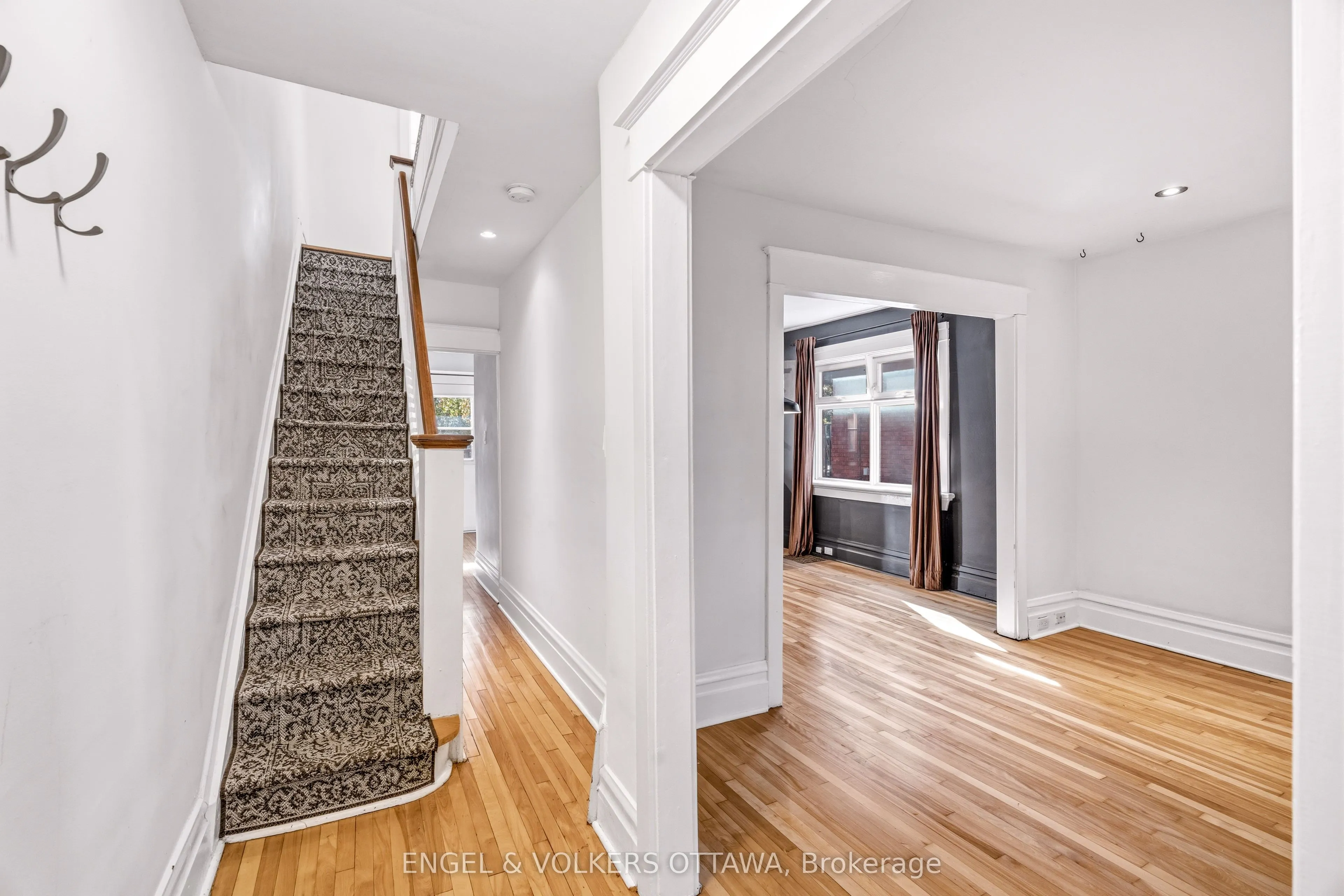 12 CLAREY Avenue