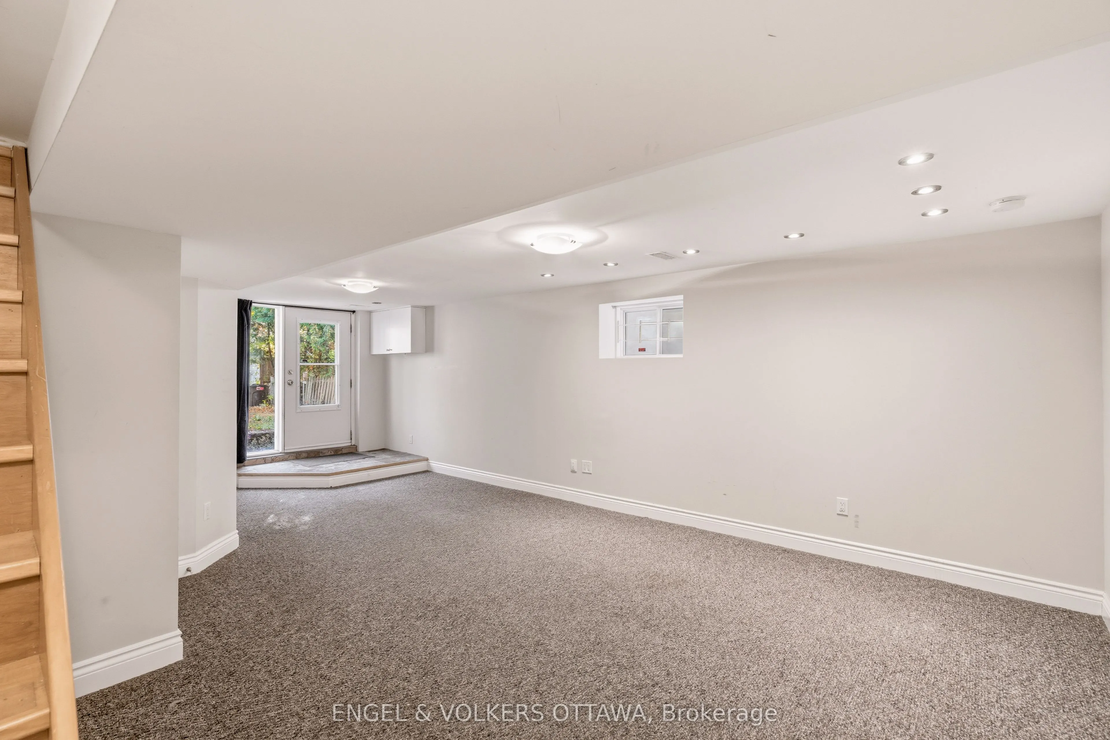12 CLAREY Avenue