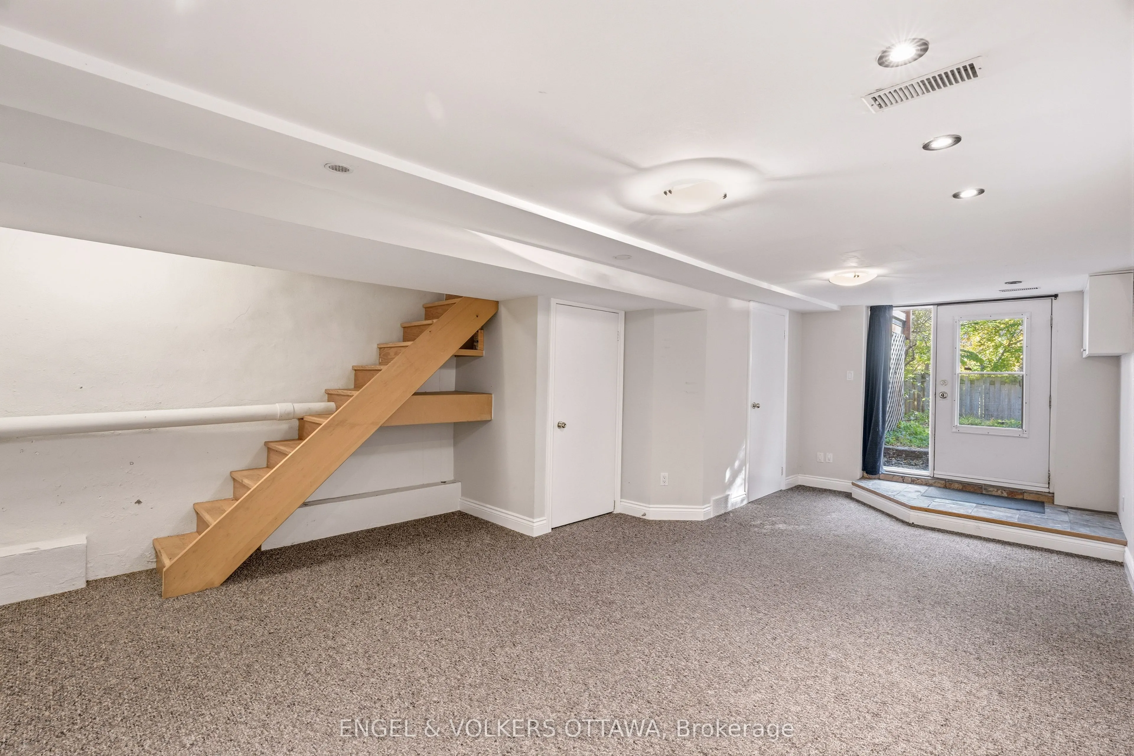 12 CLAREY Avenue