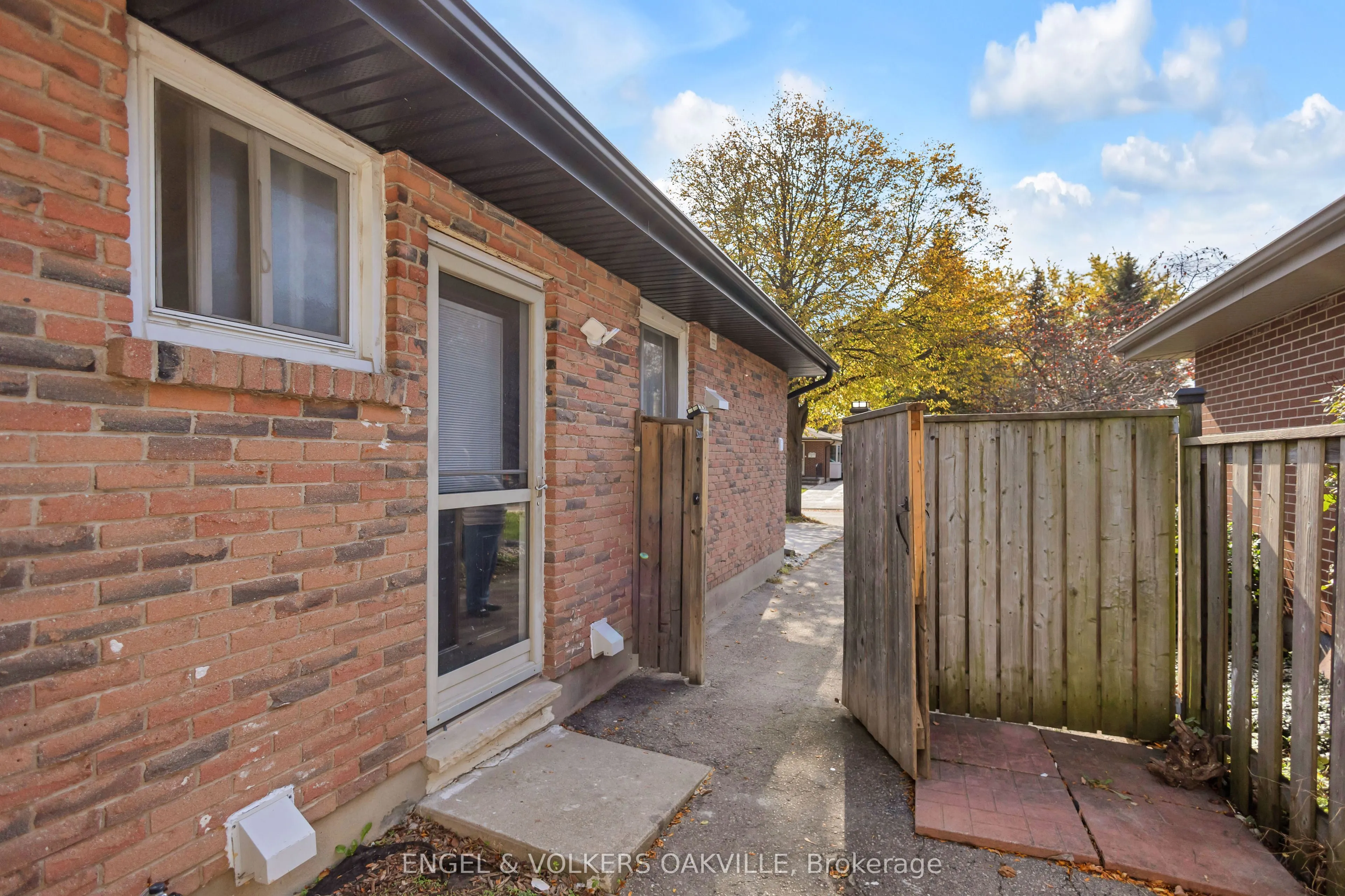 25 Hines Crescent