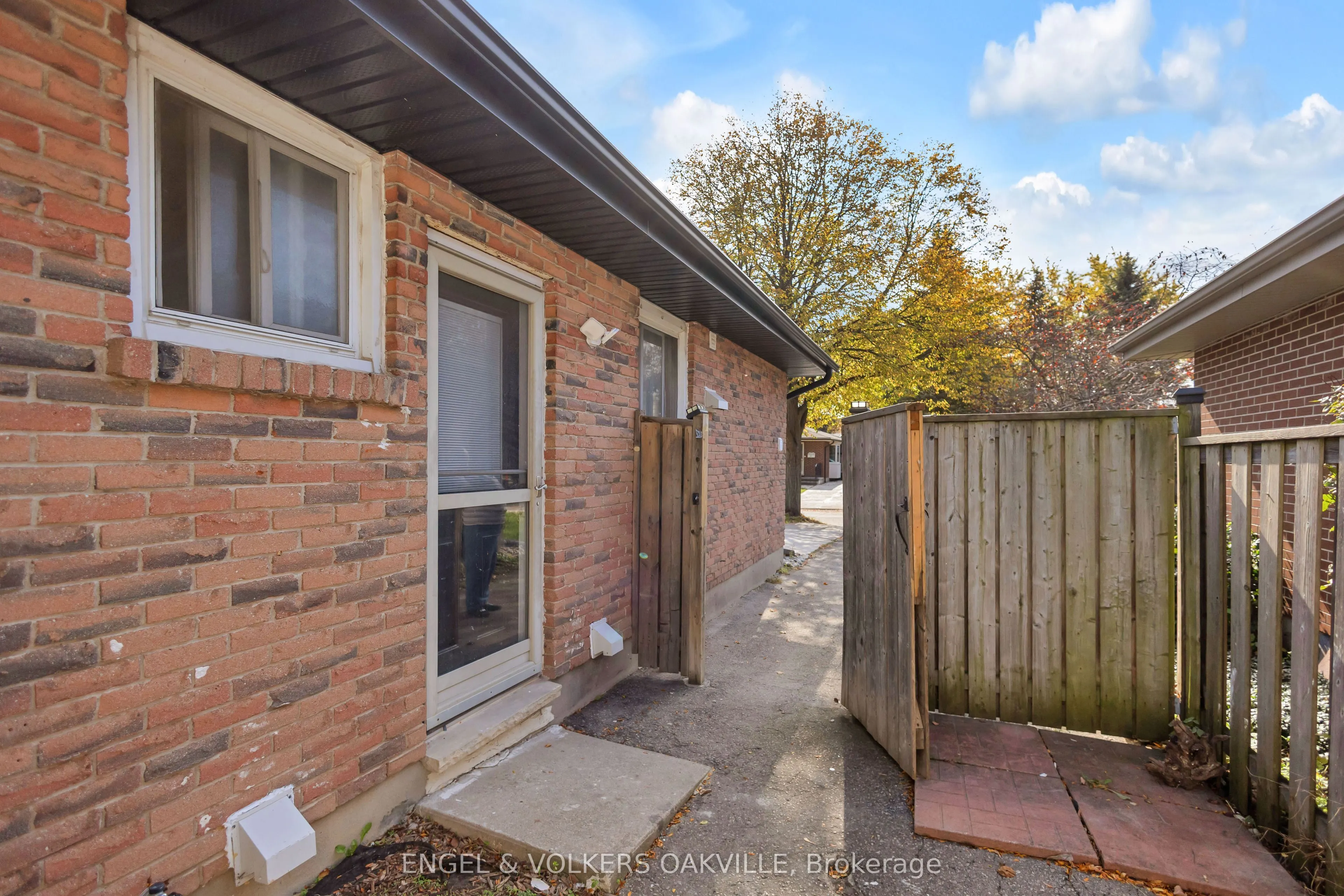25 Hines Crescent