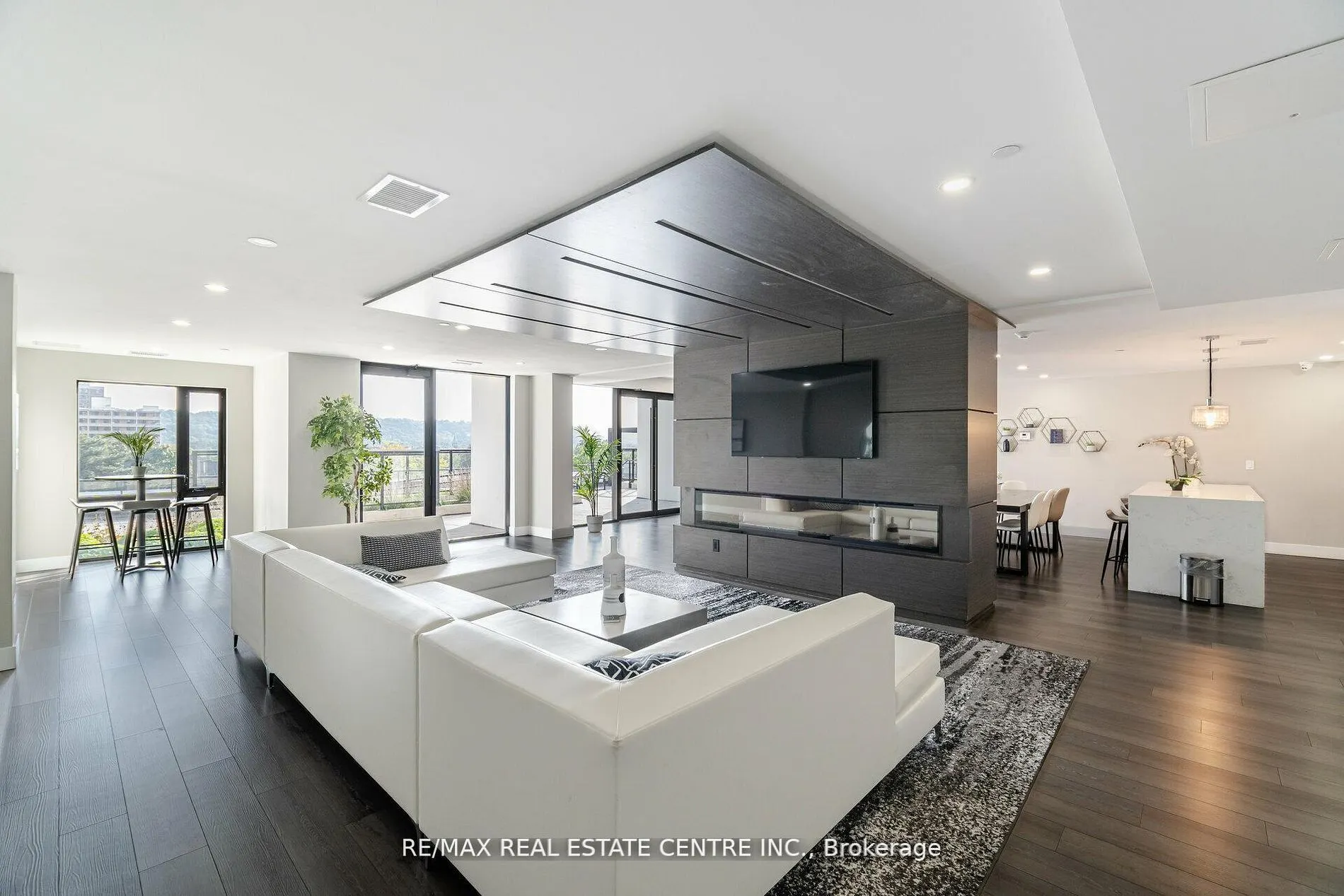 15 Queen Street S #1007