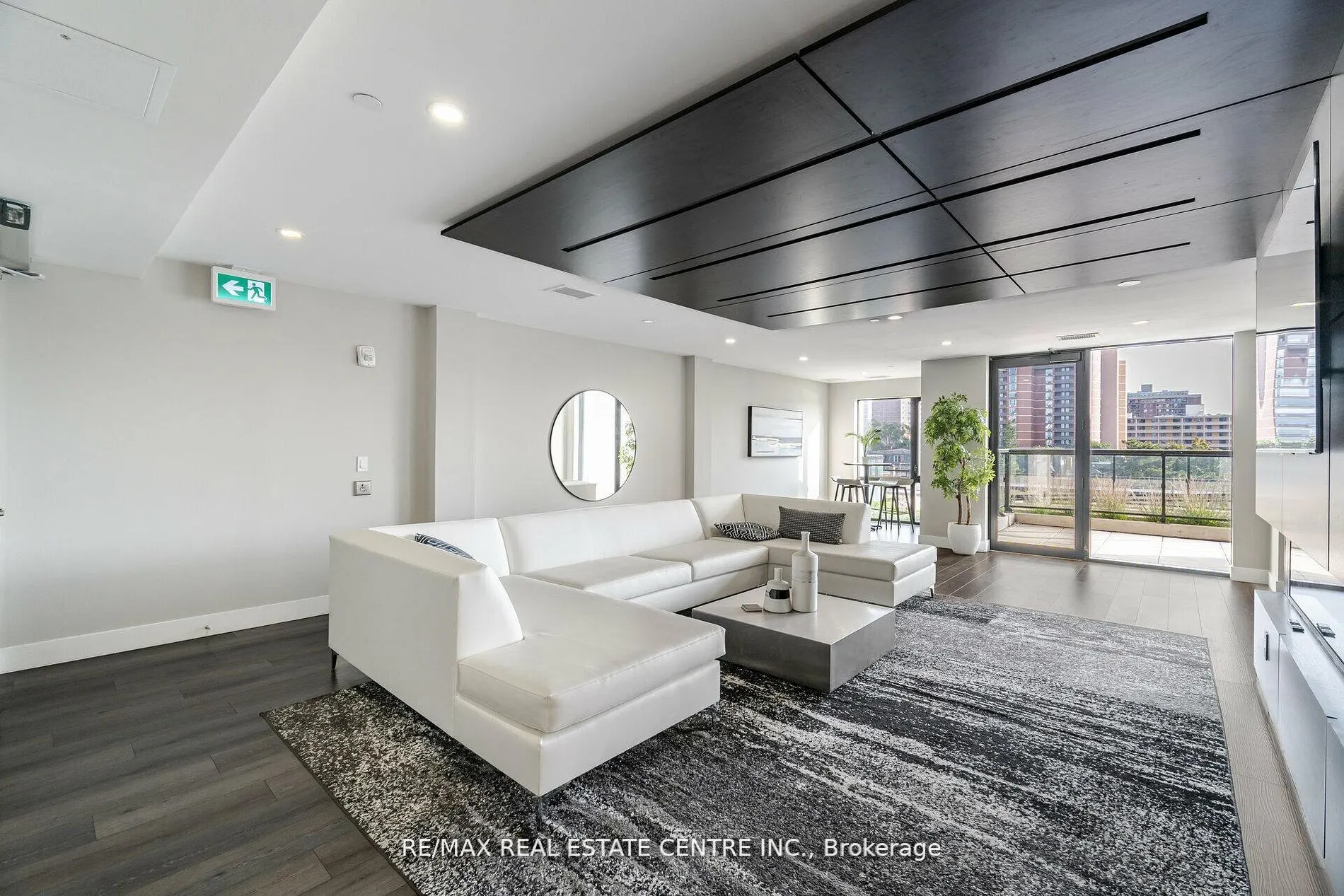 15 Queen Street S #1007