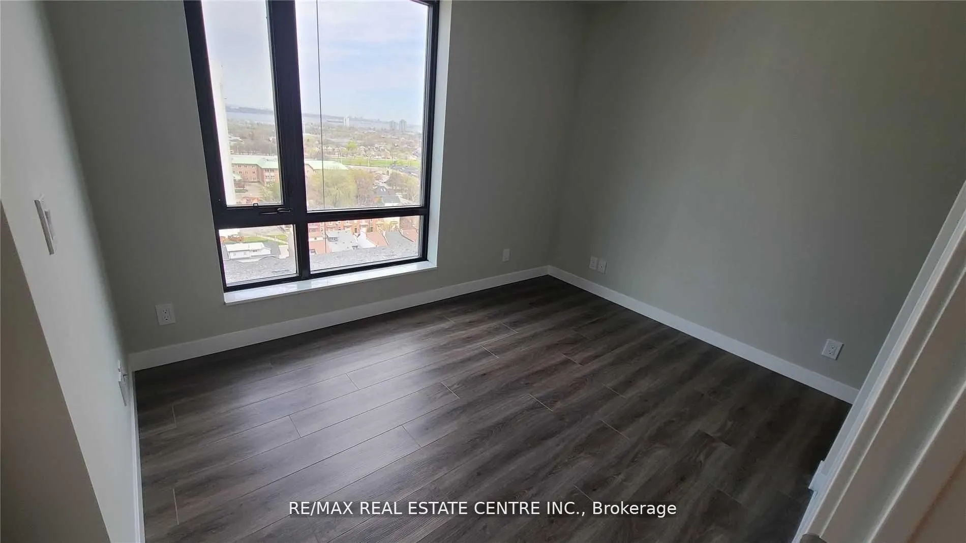15 Queen Street S #1007