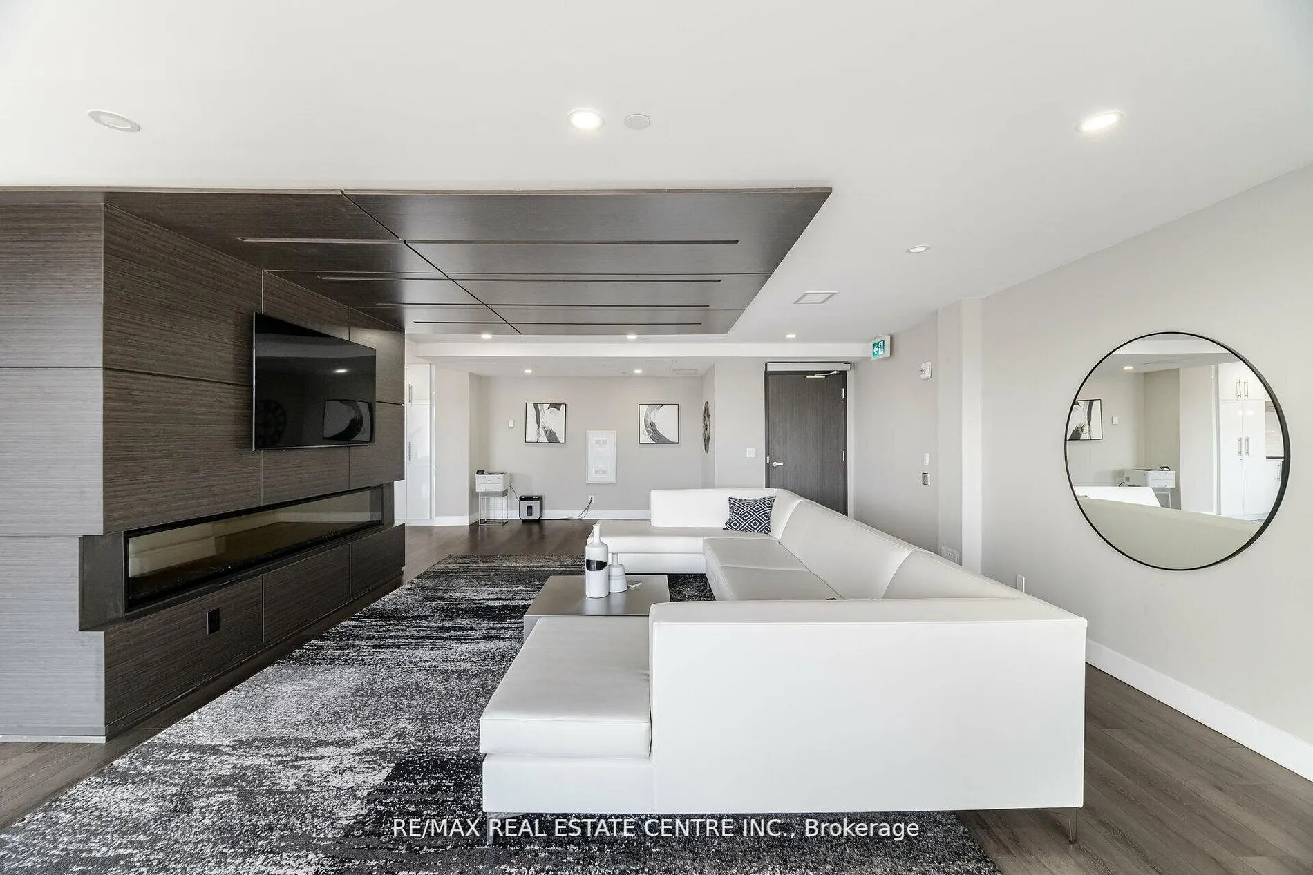 15 Queen Street S #1007