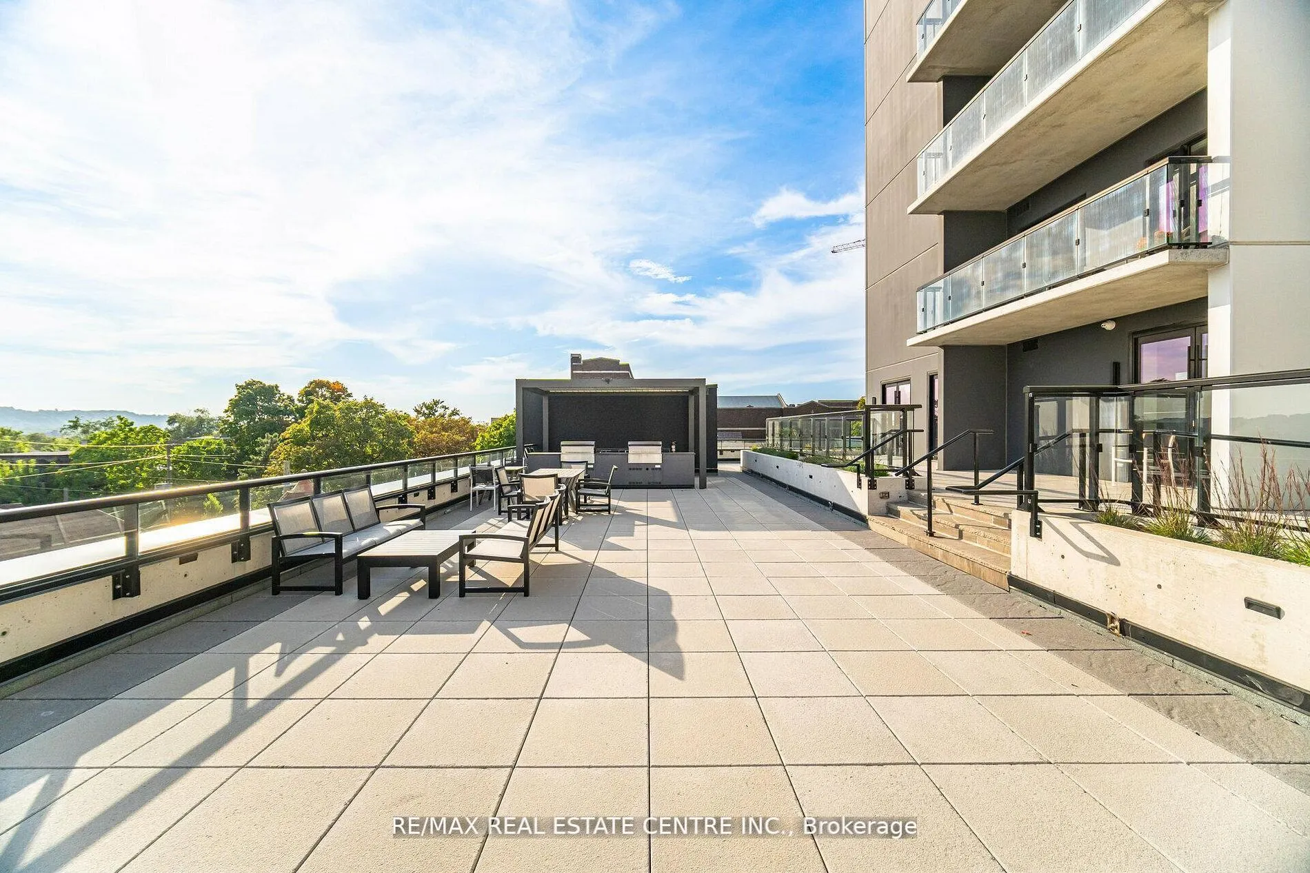 15 Queen Street S #1007
