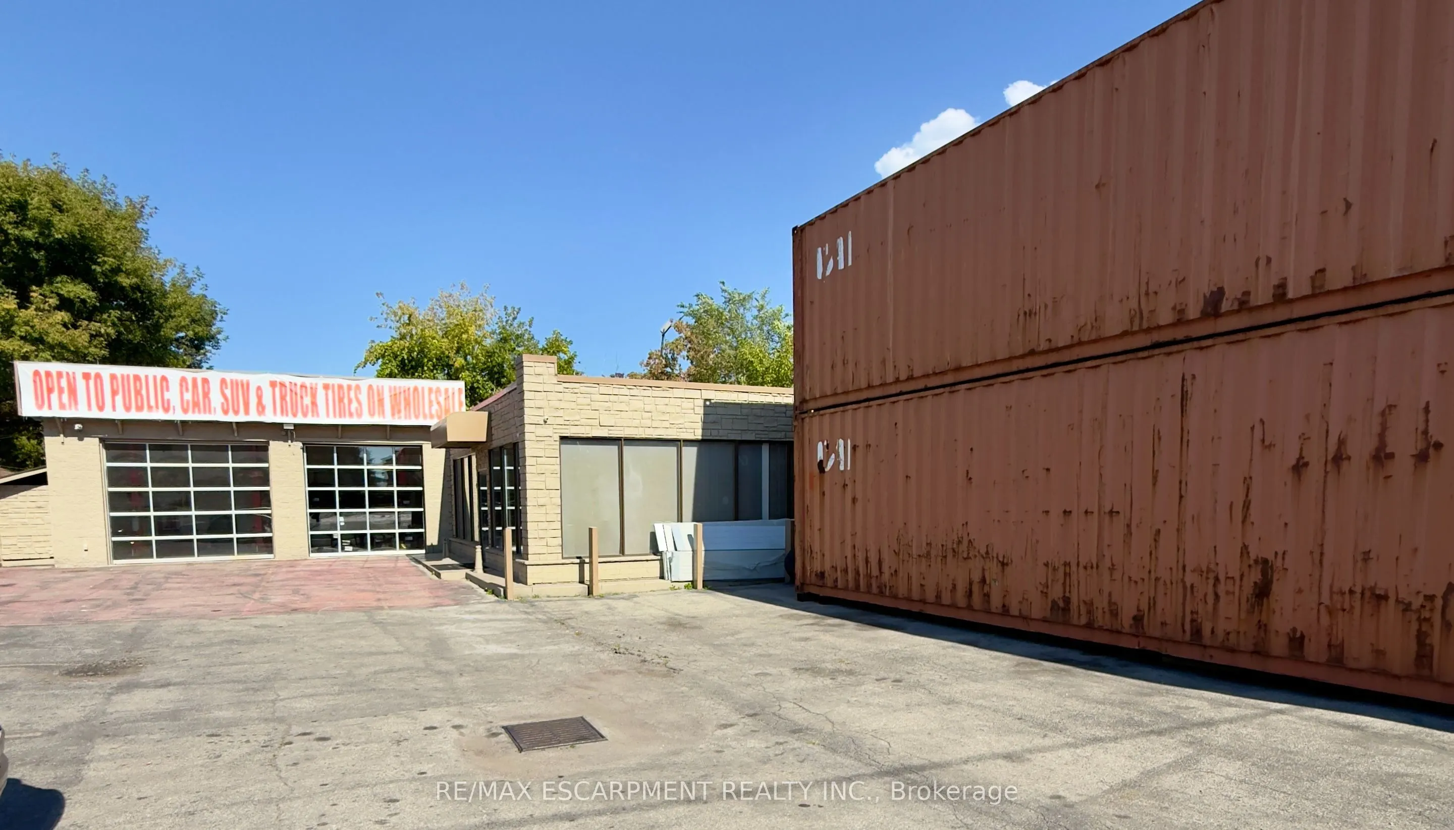577 Burlington Street E