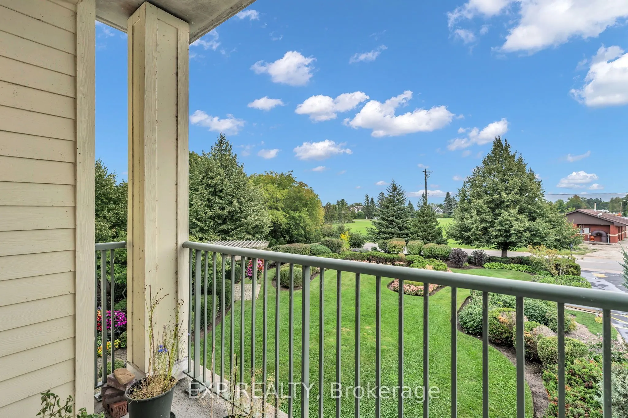 10 Bay Street E #307