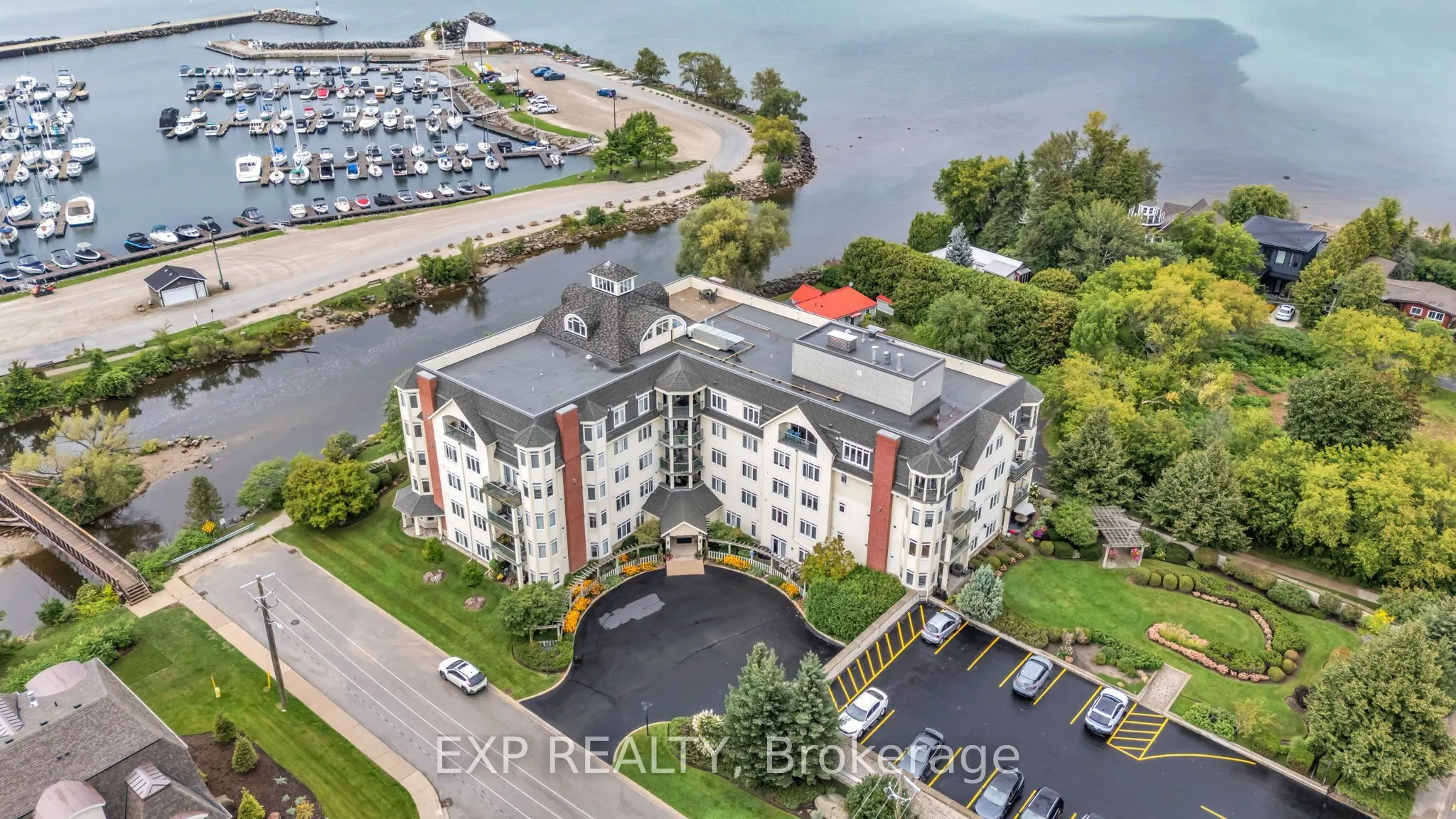 10 Bay Street E #307