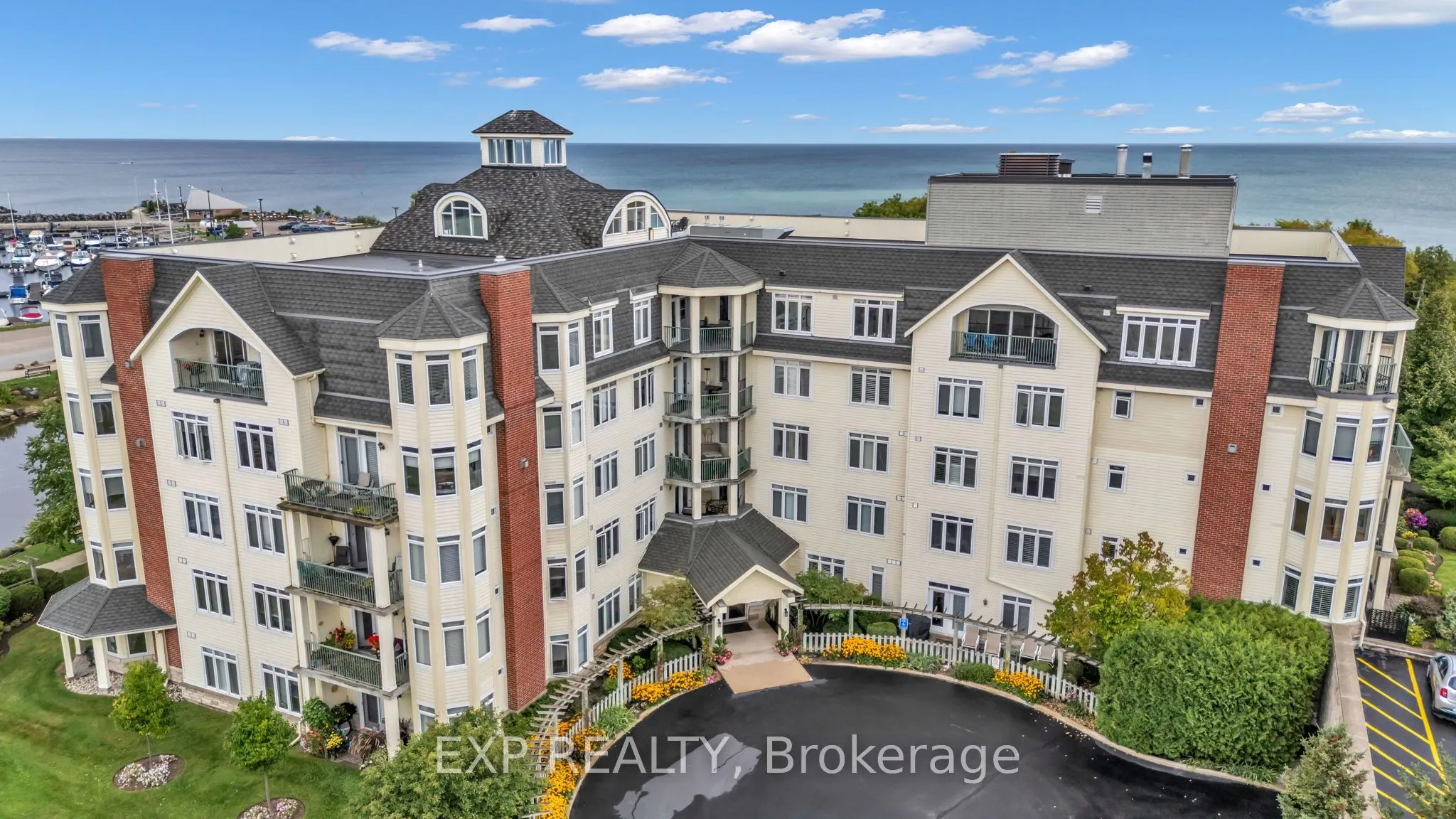 10 Bay Street E #307