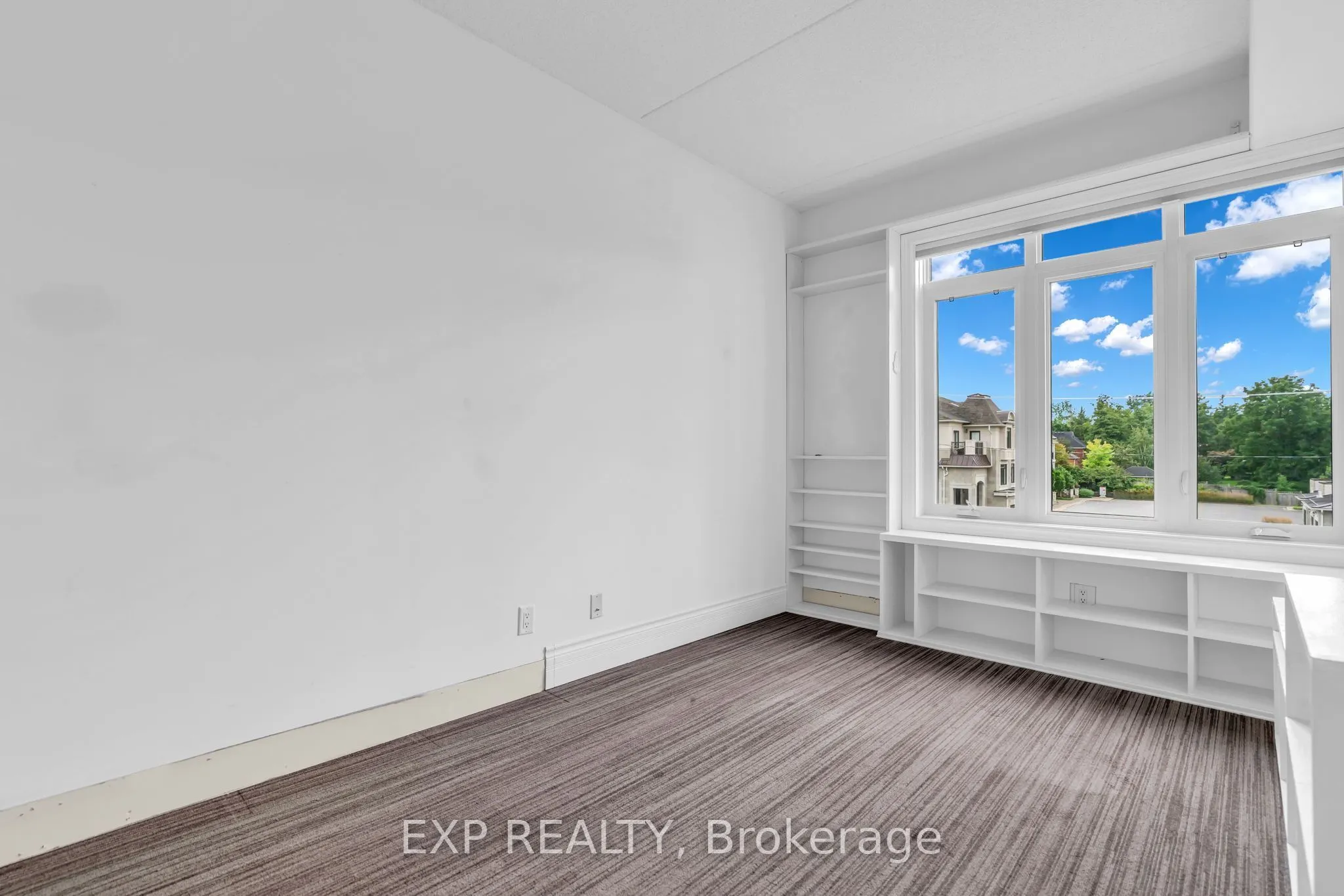 10 Bay Street E #307