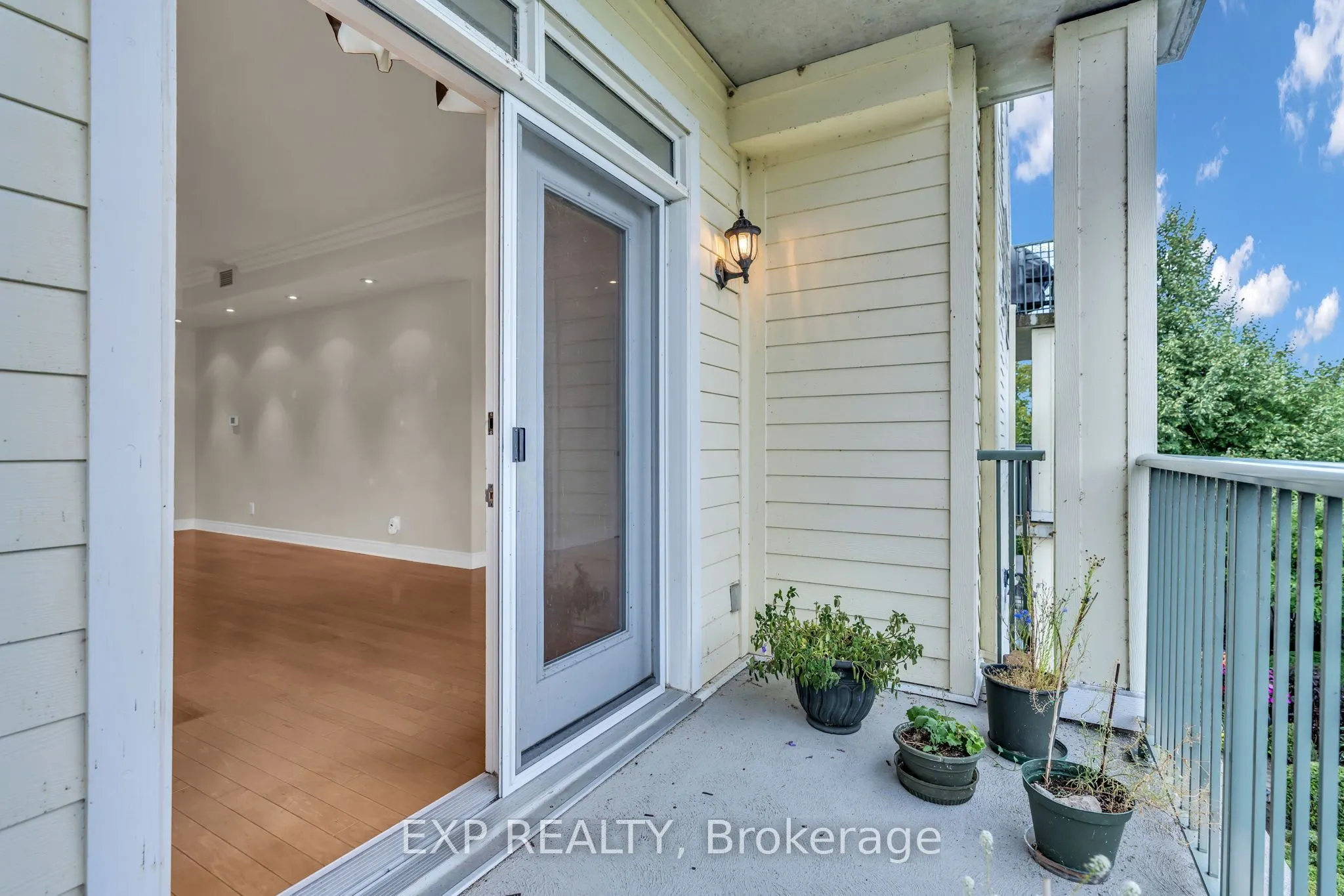 10 Bay Street E #307