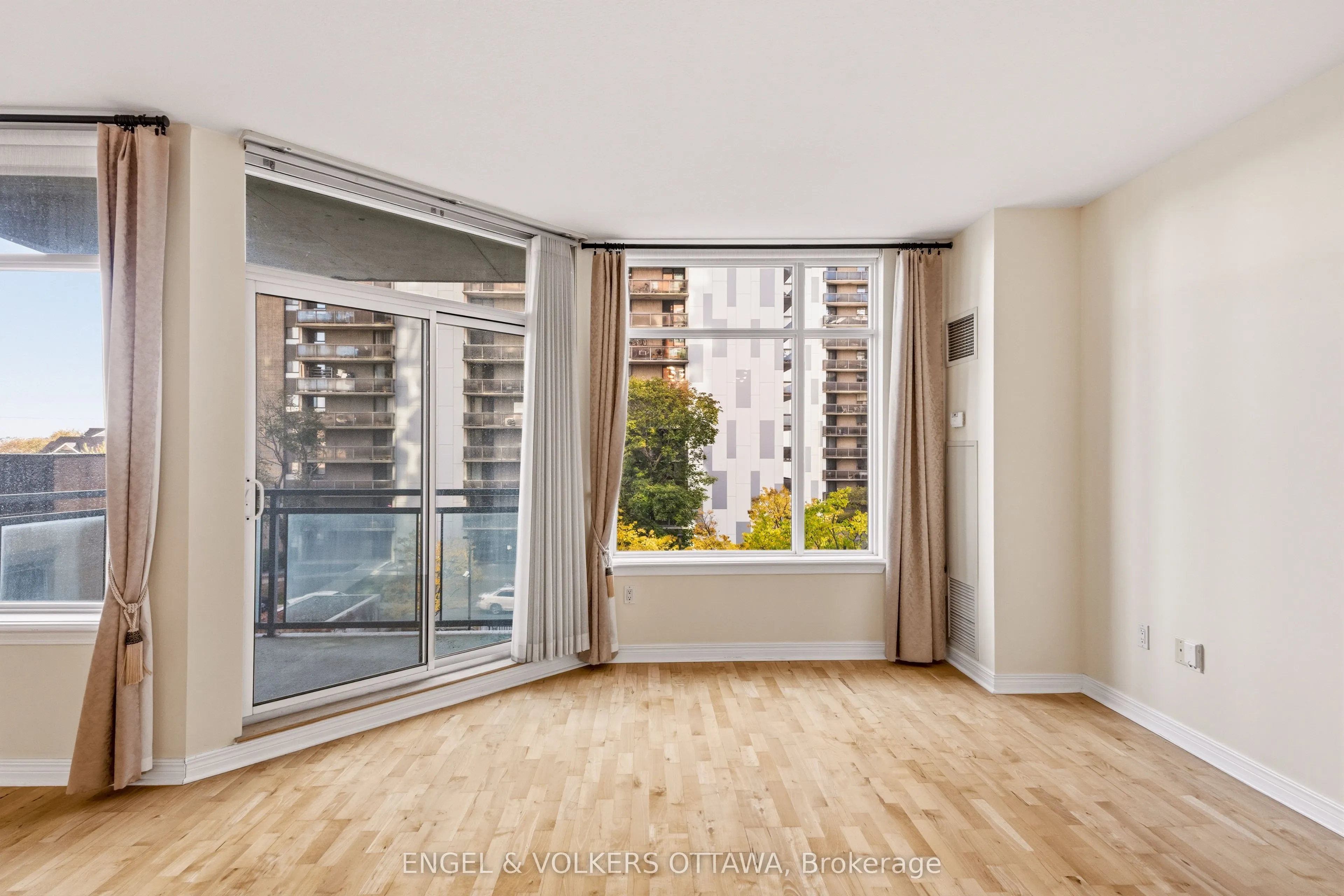 570 LAURIER Avenue #406