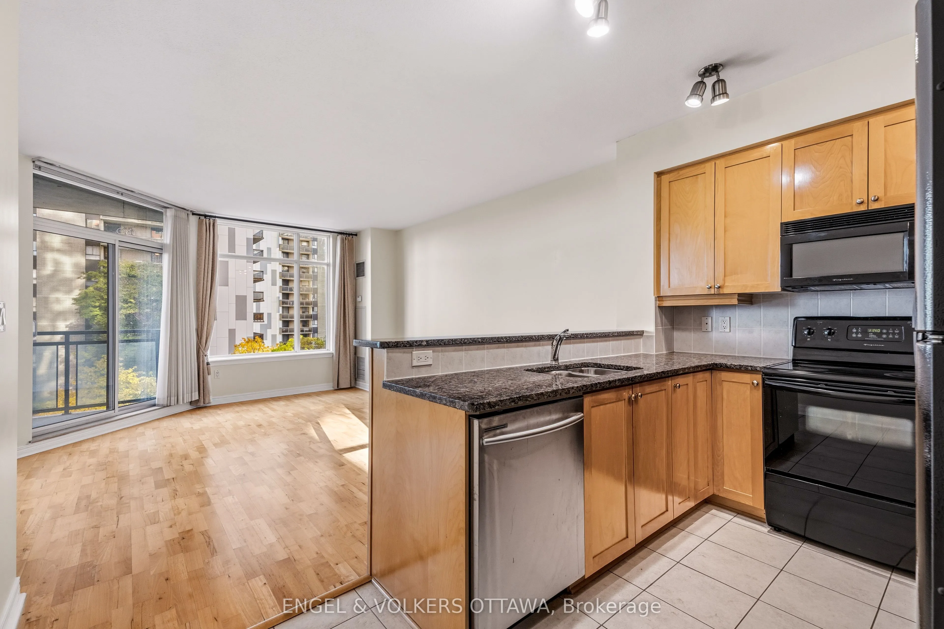 570 LAURIER Avenue #406