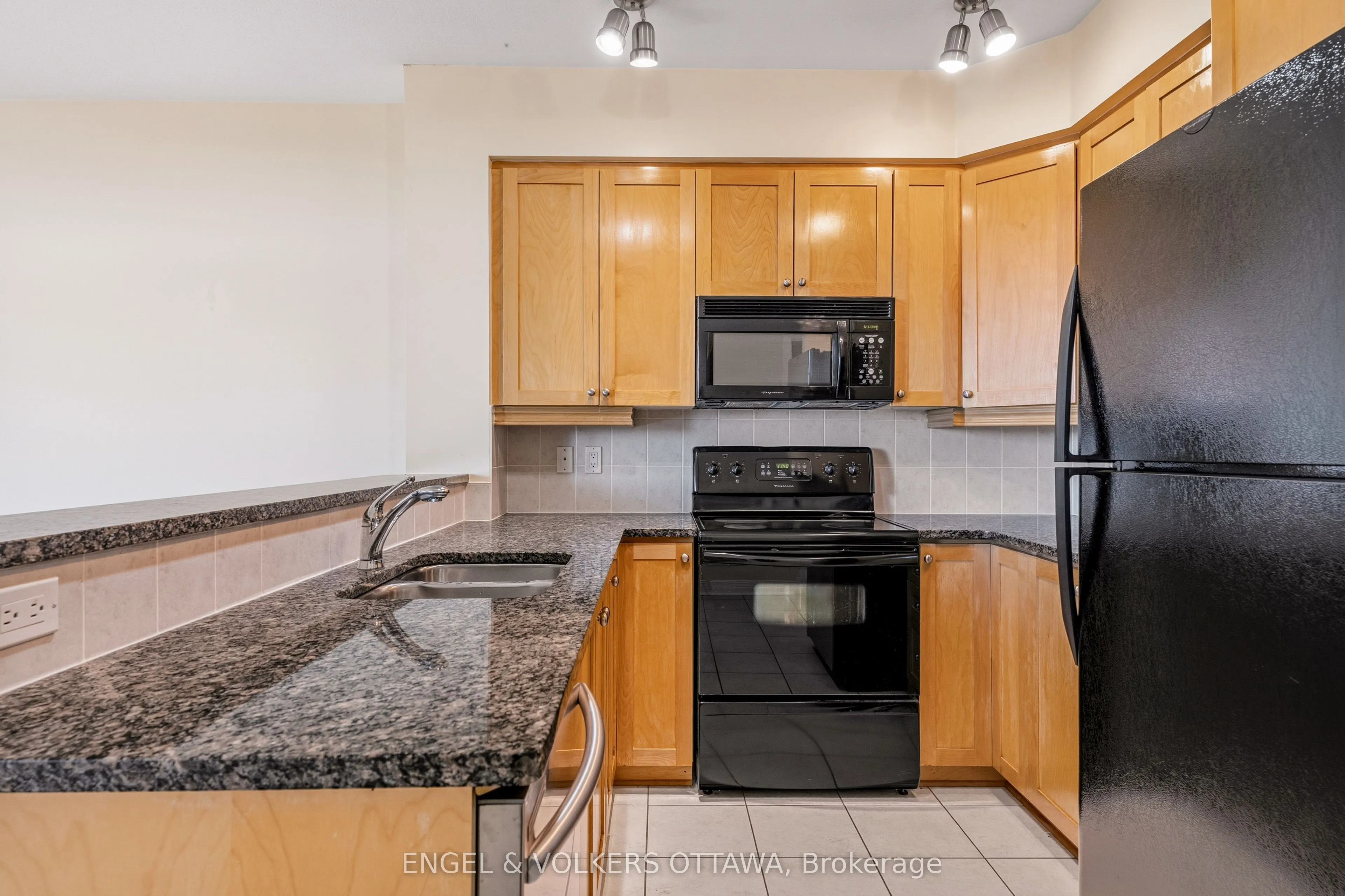 570 LAURIER Avenue #406